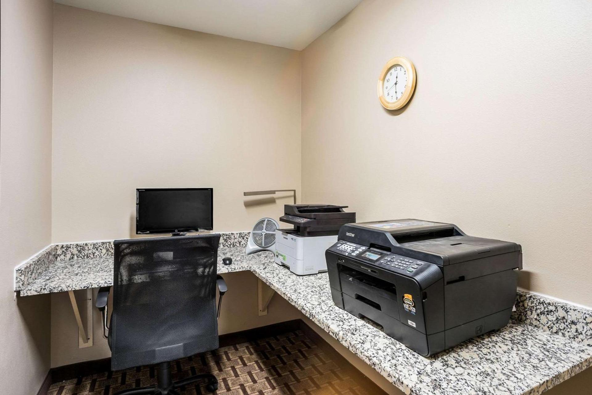 MainStay Suites Cedar Rapids North - Marion photo 2