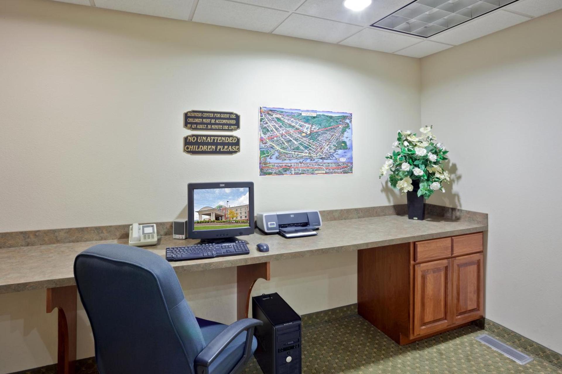 Triple Play Resort Hotel & Suites photo 19