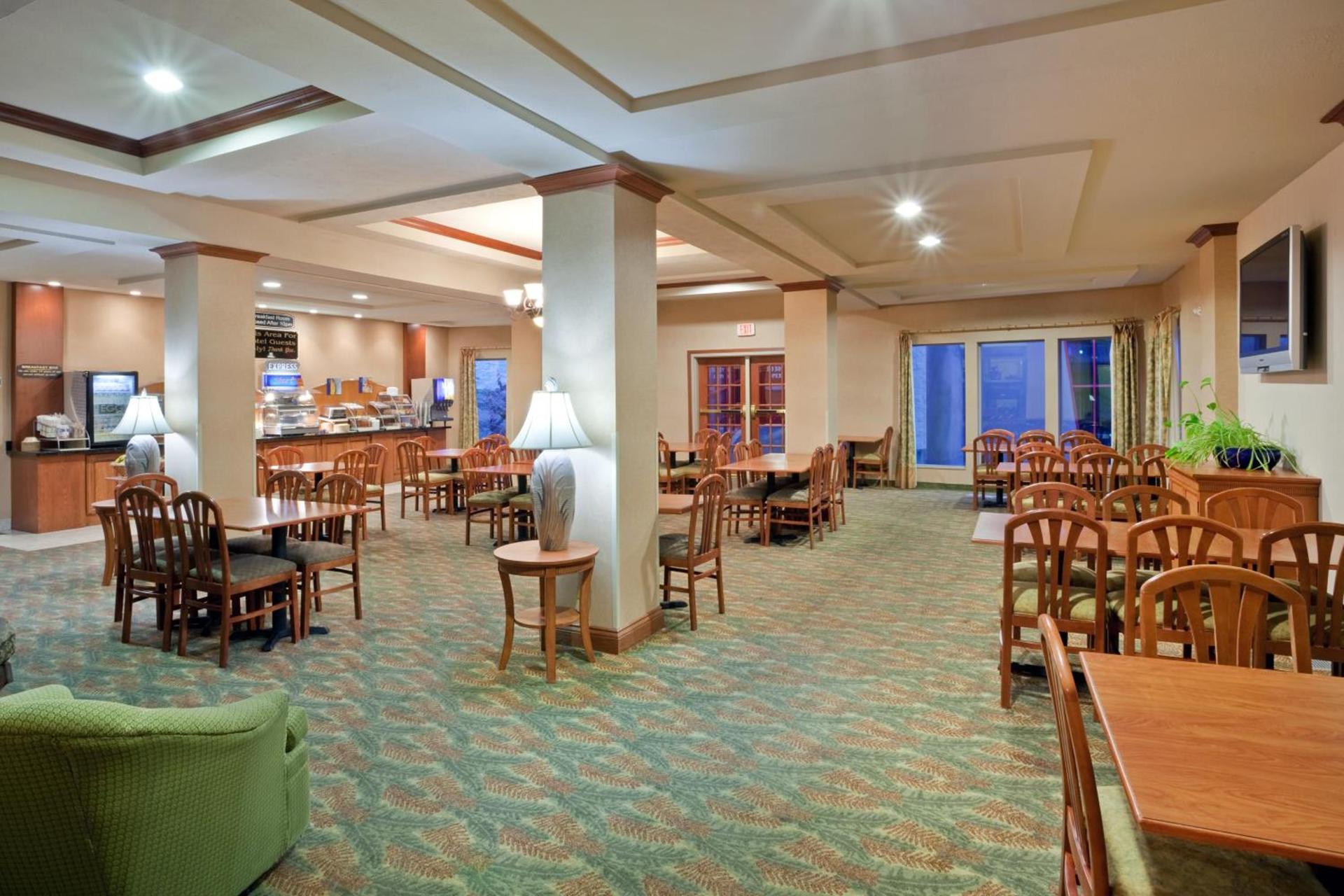 Triple Play Resort Hotel & Suites photo 20
