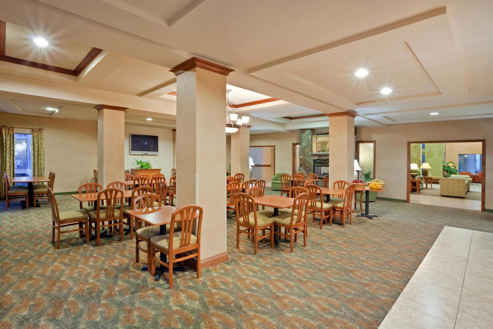Triple Play Resort Hotel & Suites photo 21