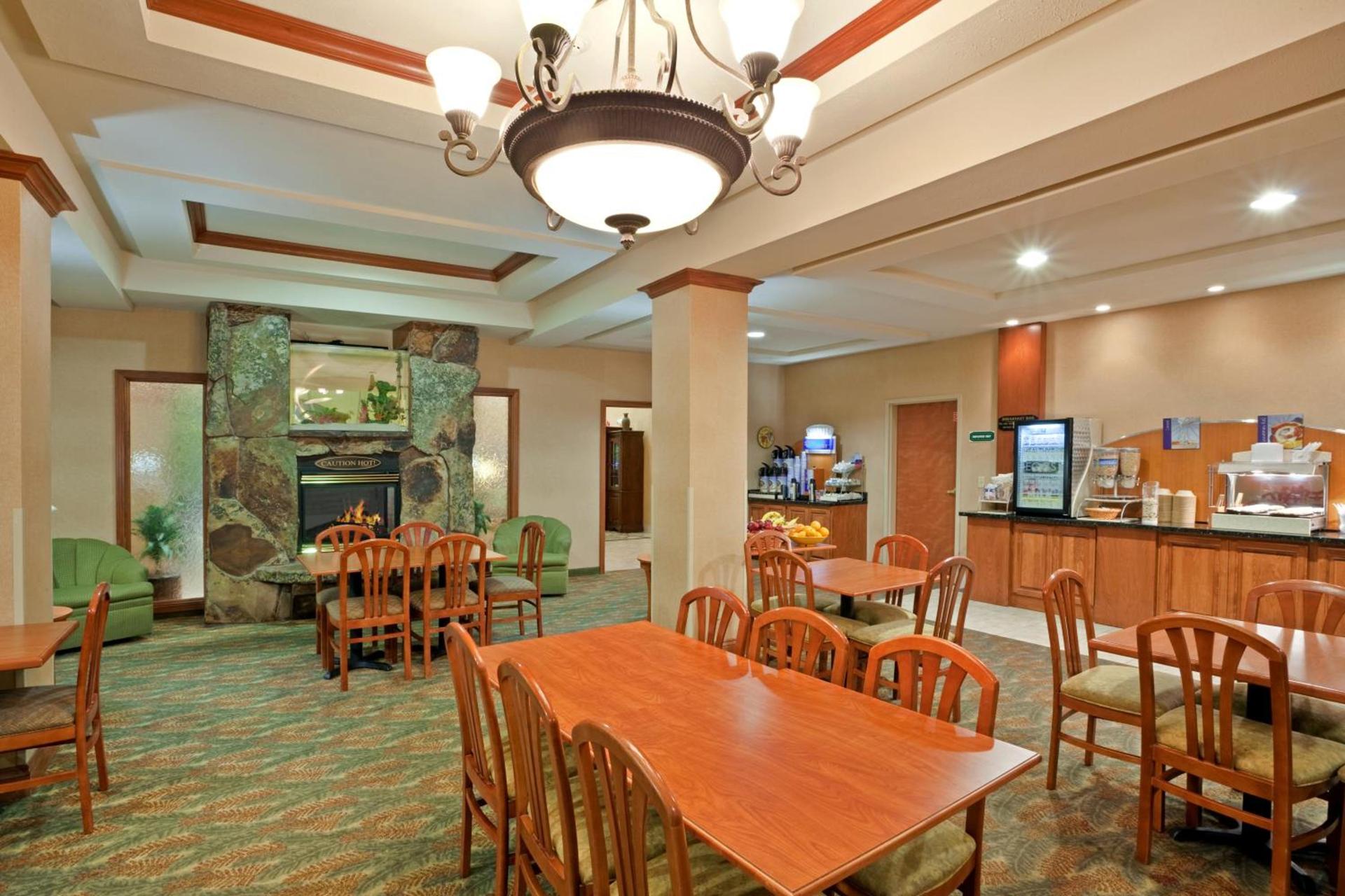Triple Play Resort Hotel & Suites photo 6