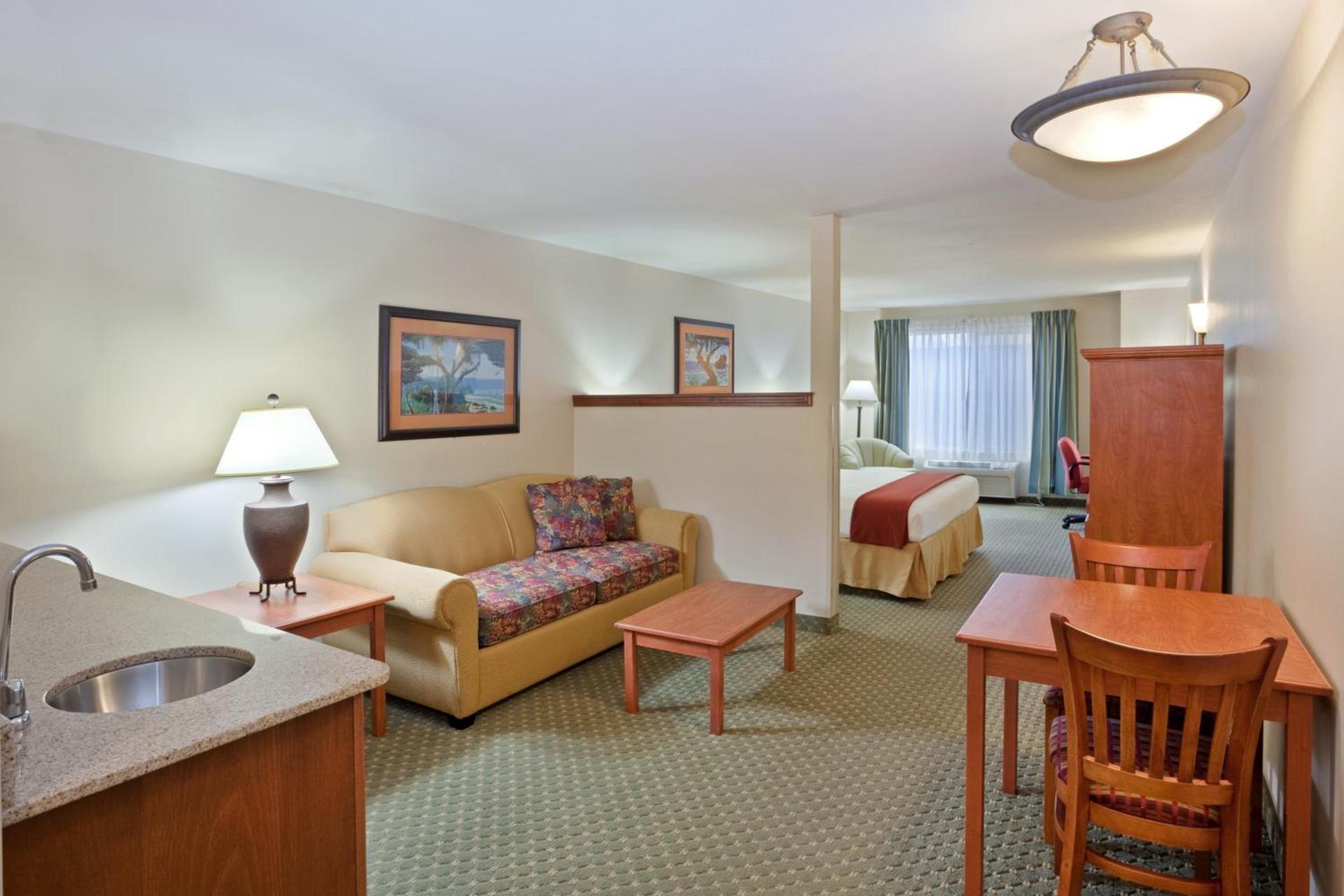 Triple Play Resort Hotel & Suites photo 11