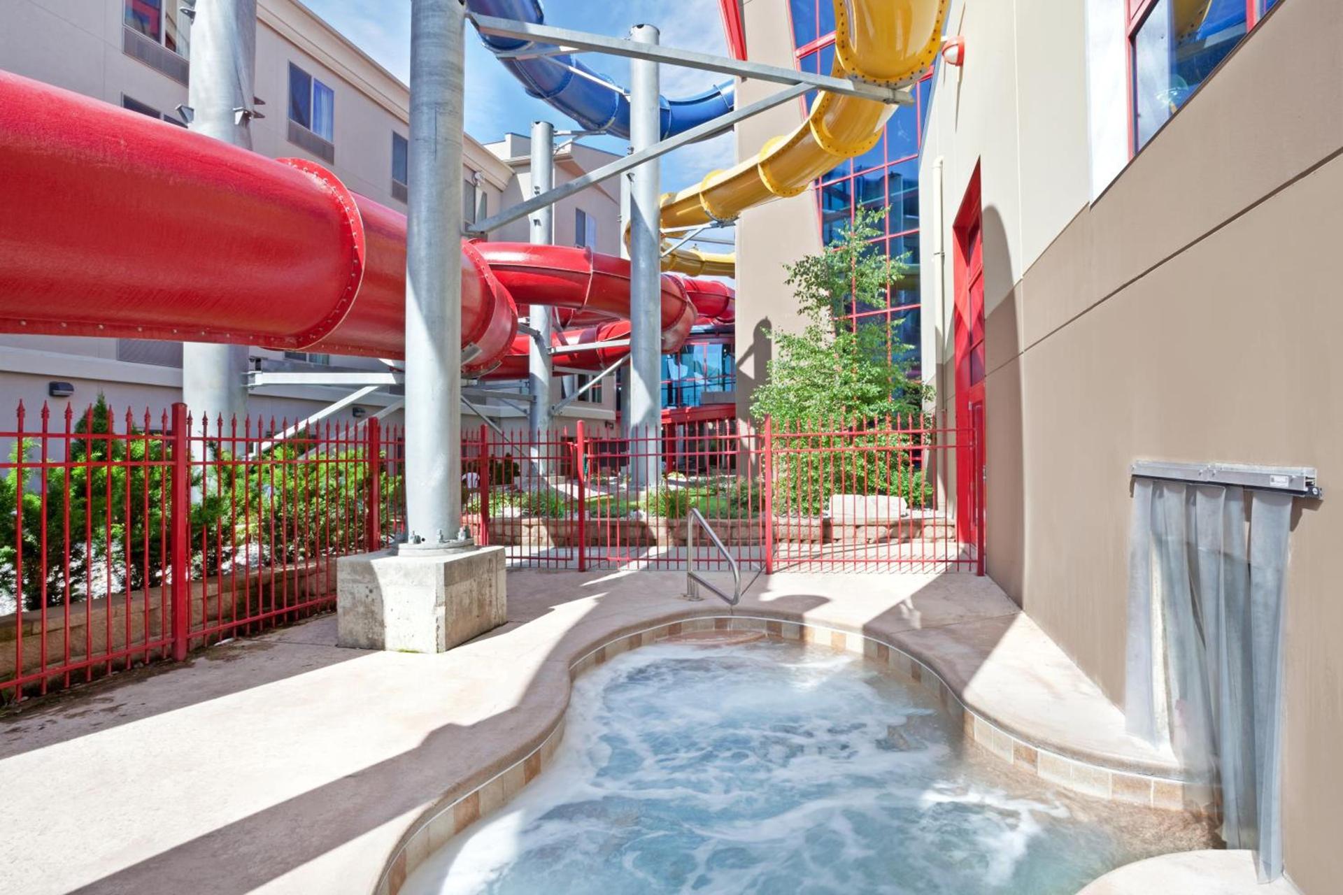 Triple Play Resort Hotel & Suites photo 7