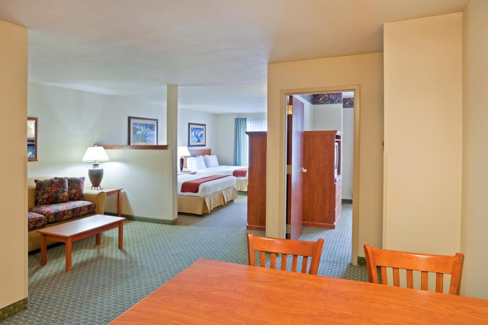 Triple Play Resort Hotel & Suites photo 12