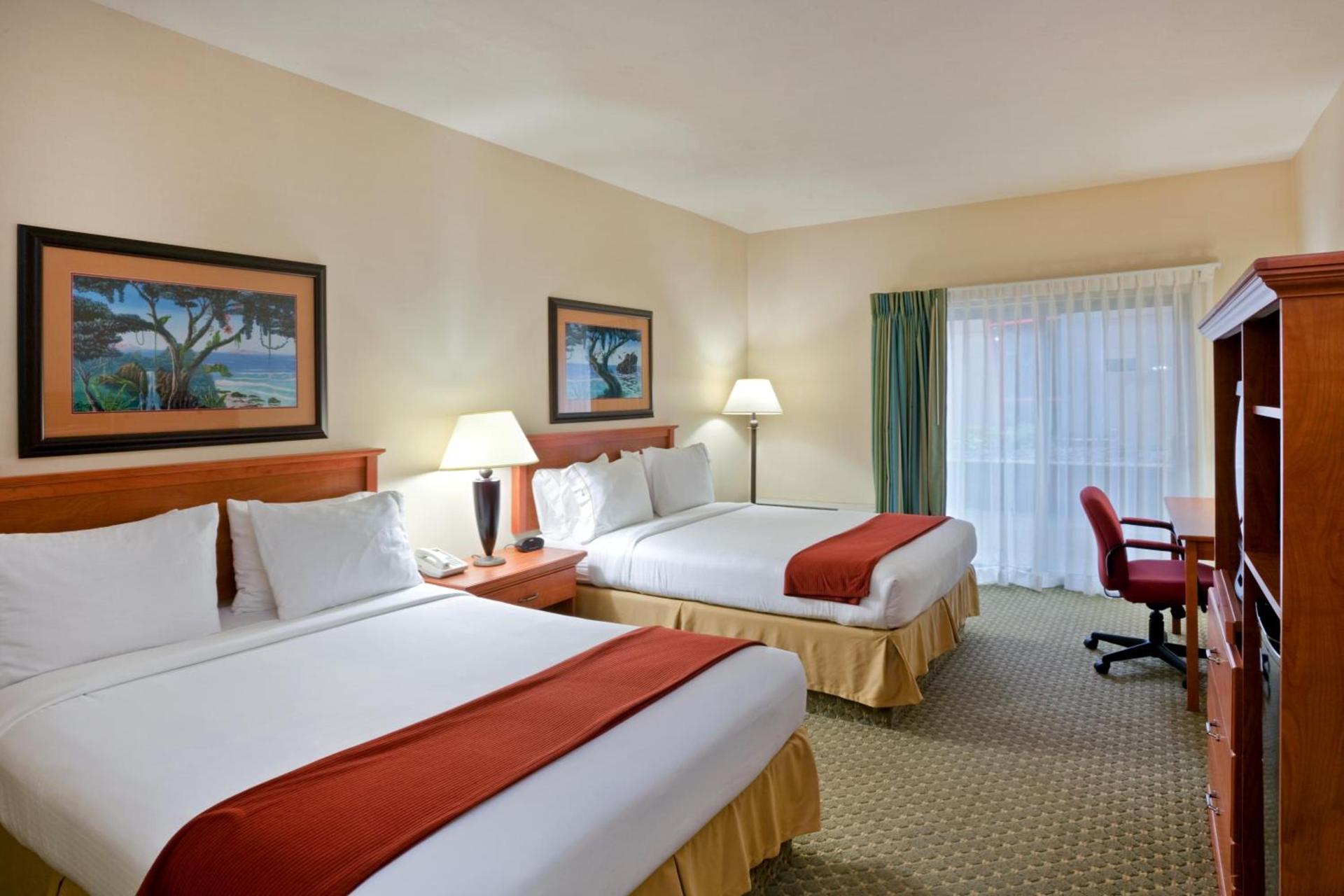 Triple Play Resort Hotel & Suites photo 2