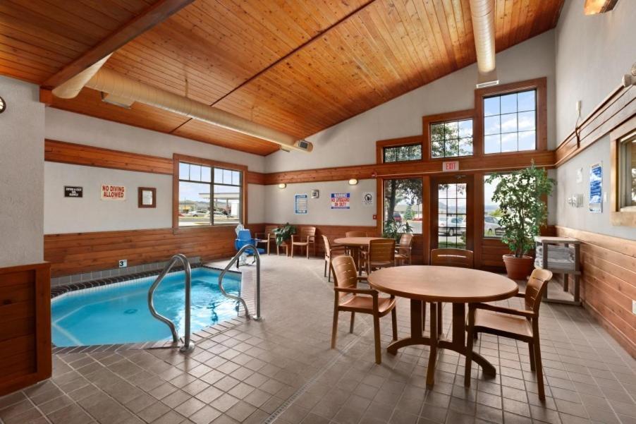 Days Inn by Wyndham Helena photo 17