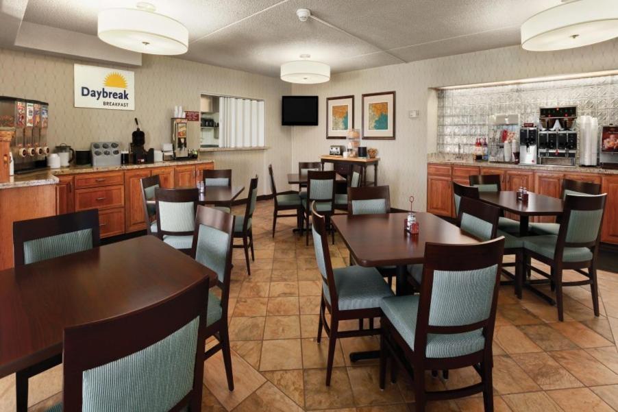 Days Inn by Wyndham Helena photo 28