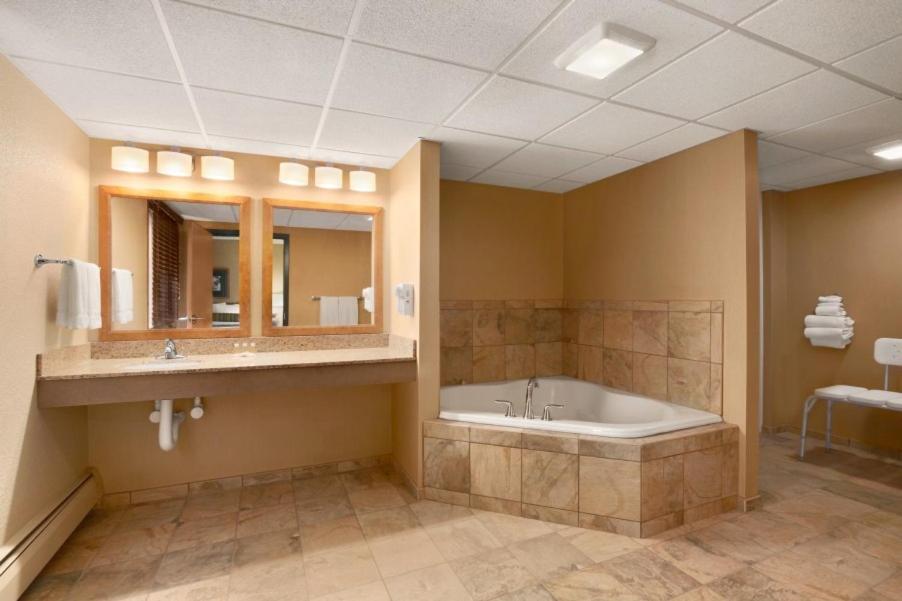 Days Inn by Wyndham Helena photo 24
