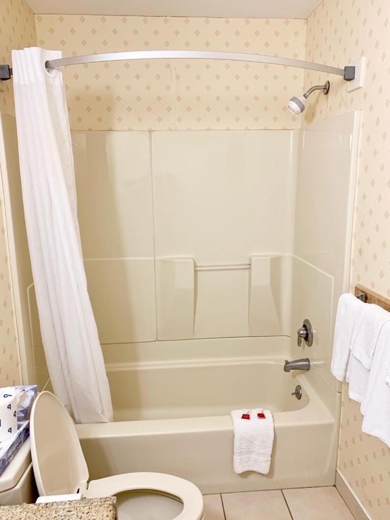 Whitney Inn & Suites photo 15