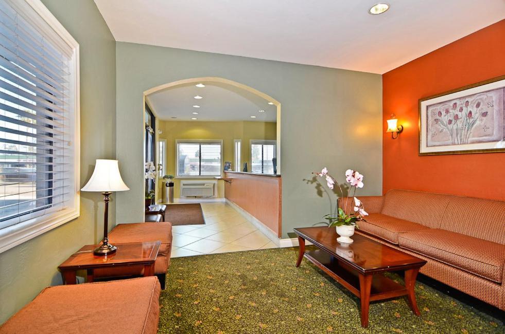 Pleasant Inn photo 15