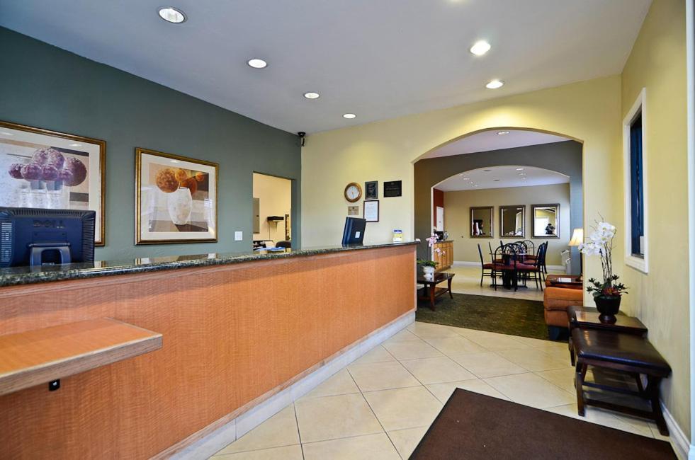 Pleasant Inn photo 18