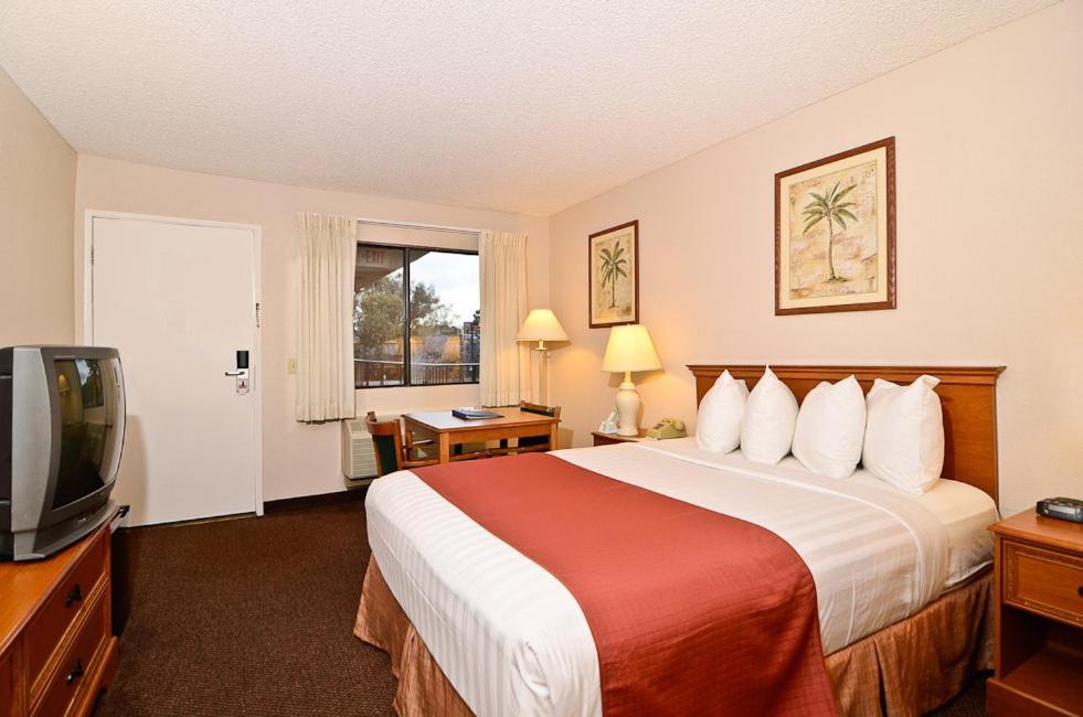Pleasant Inn photo 19