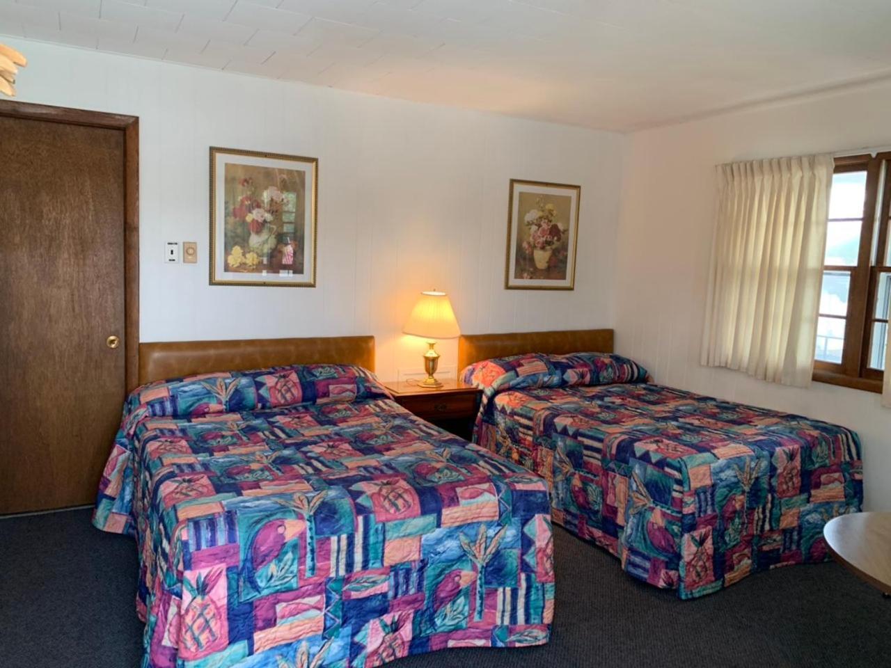 Colonial motel photo 79
