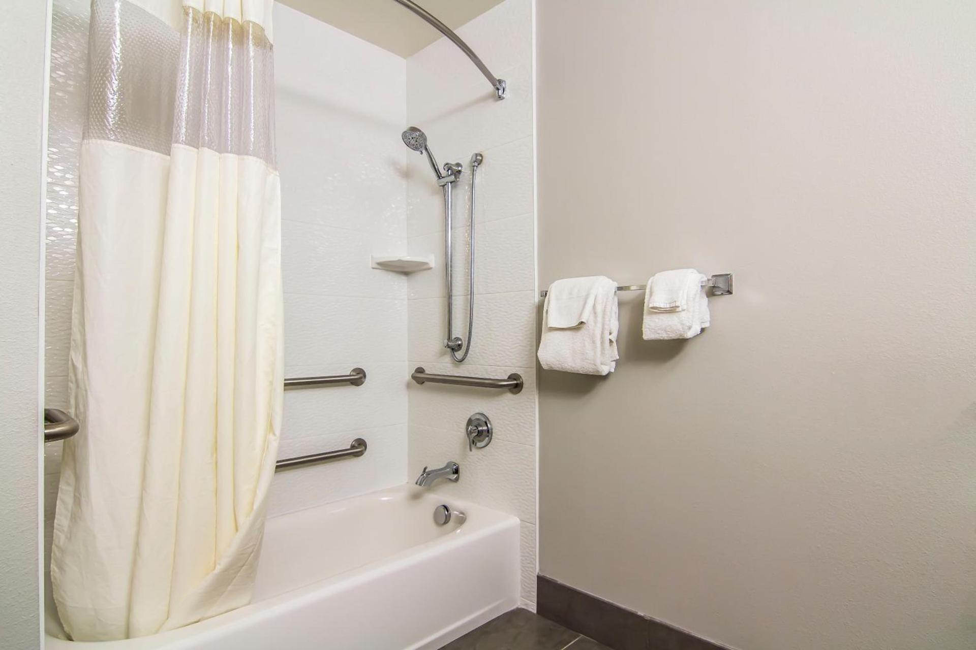 La Quinta by Wyndham Fairbanks Airport photo 31
