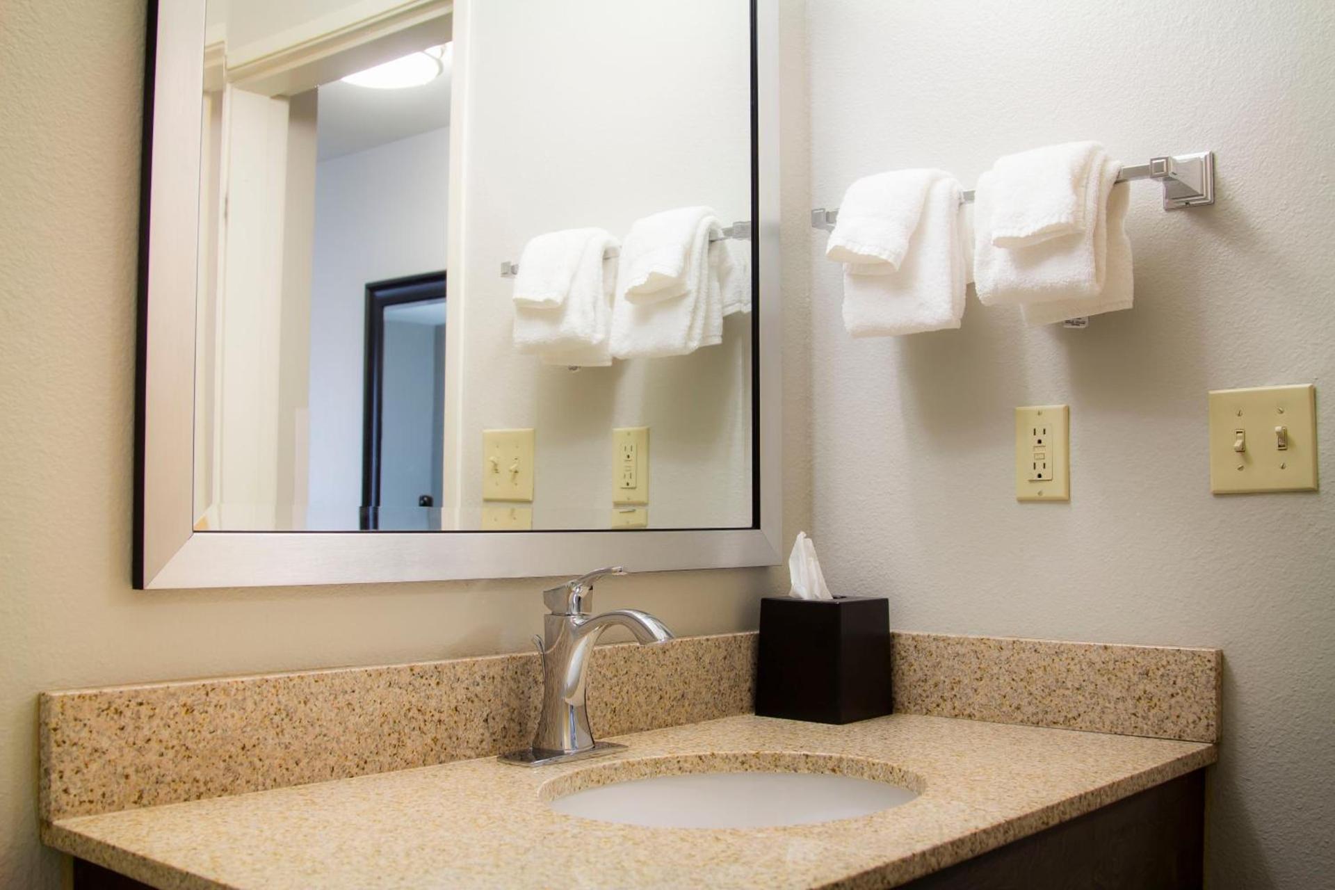 La Quinta by Wyndham Fairbanks Airport photo 30