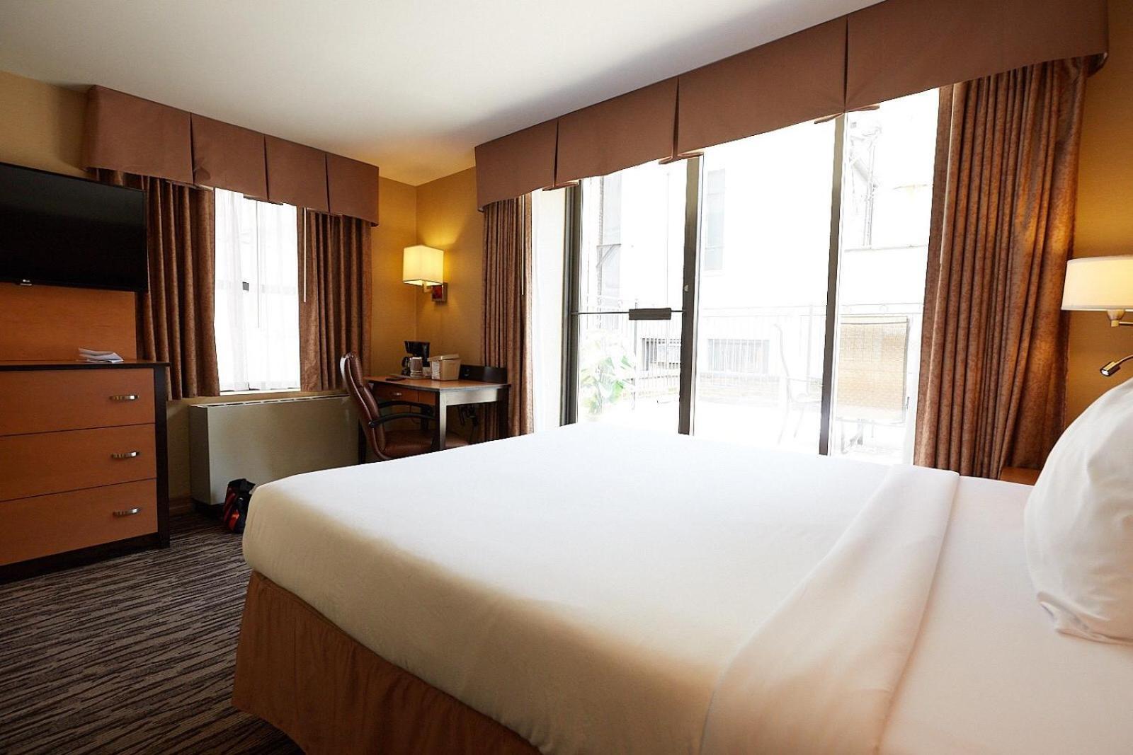 The Hotel at Fifth Avenue photo 17