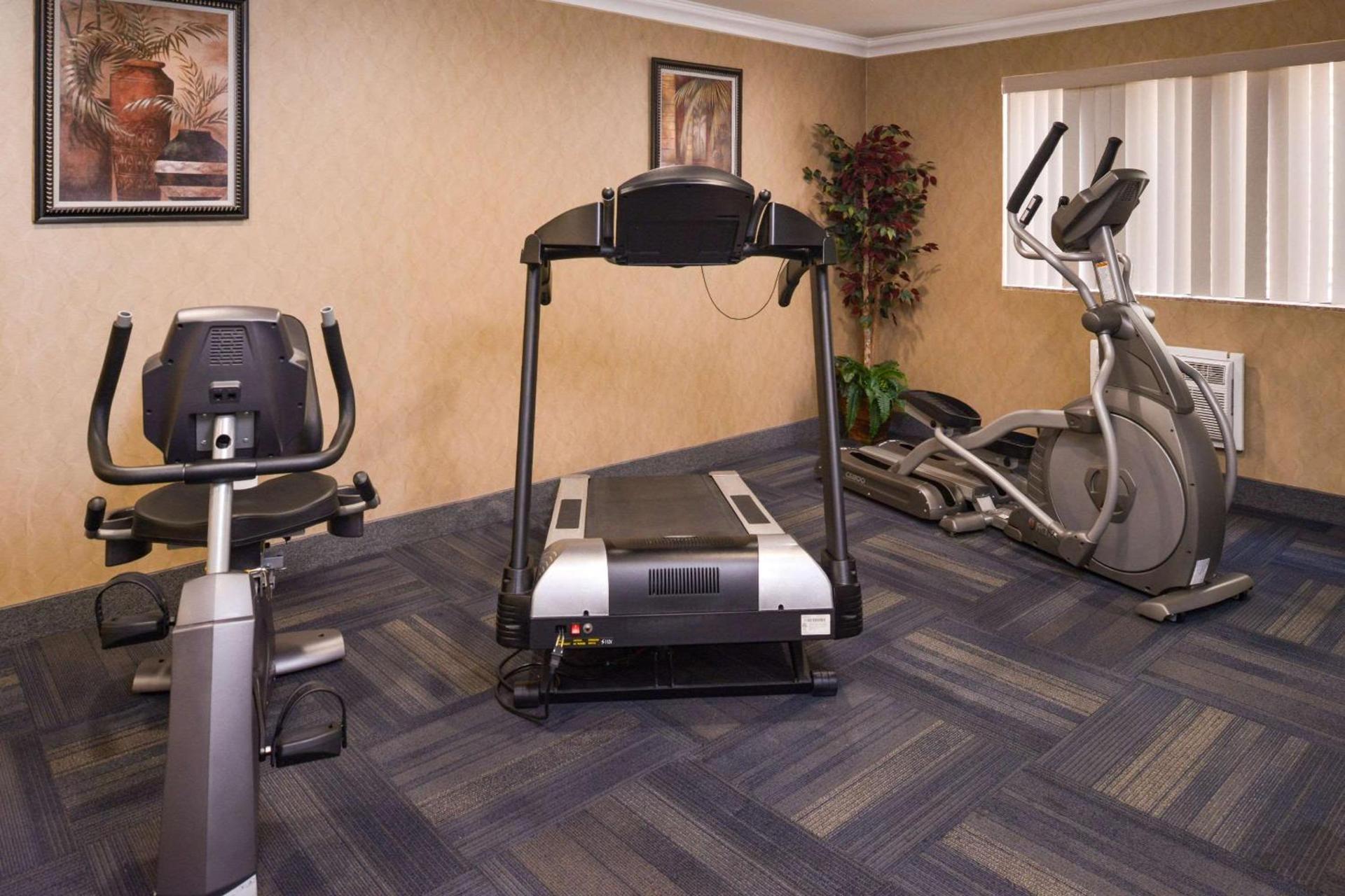 Quality Inn & Suites Walnut - City of Industry photo 16
