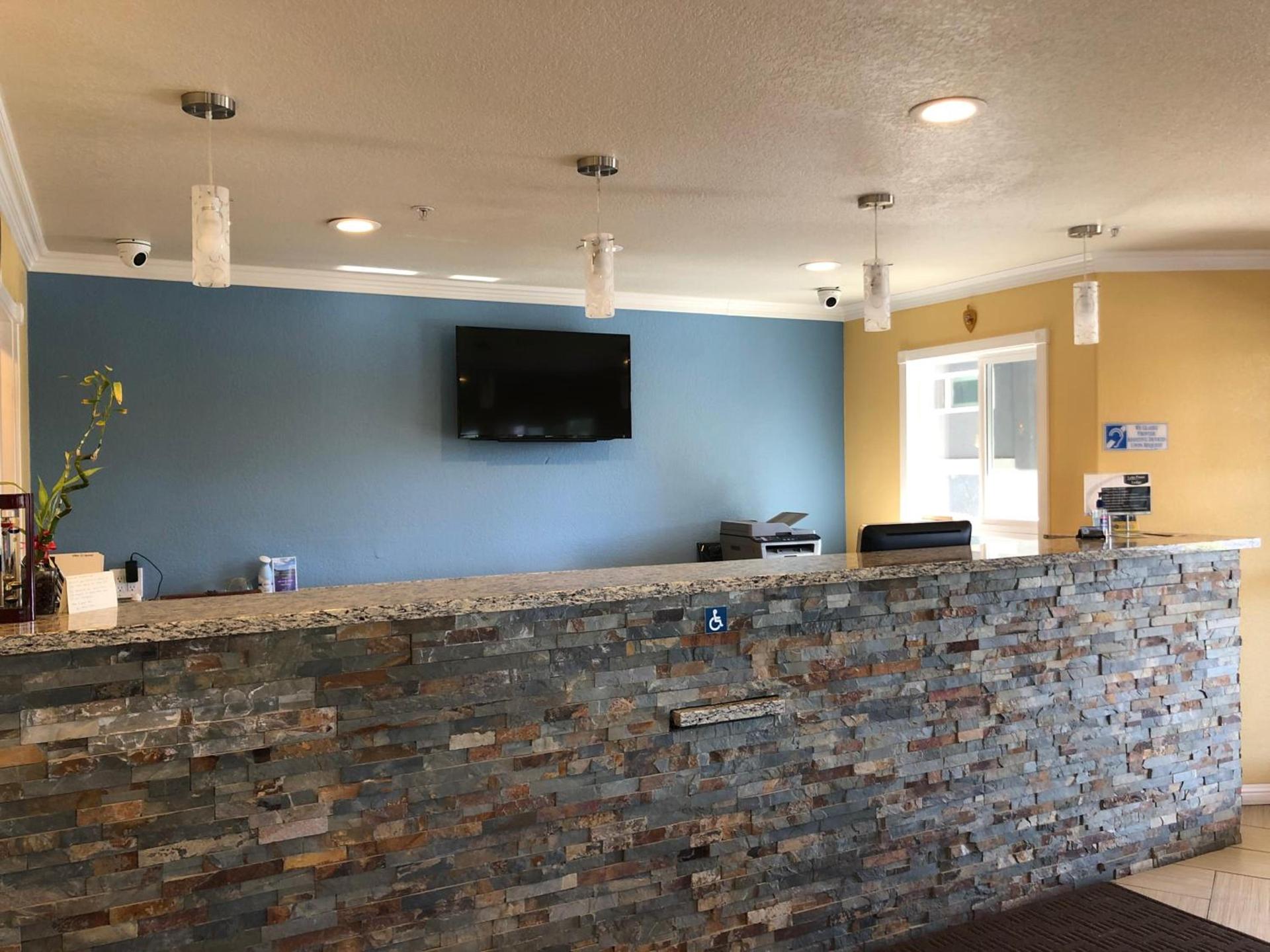 Lake Point Lodge photo 2