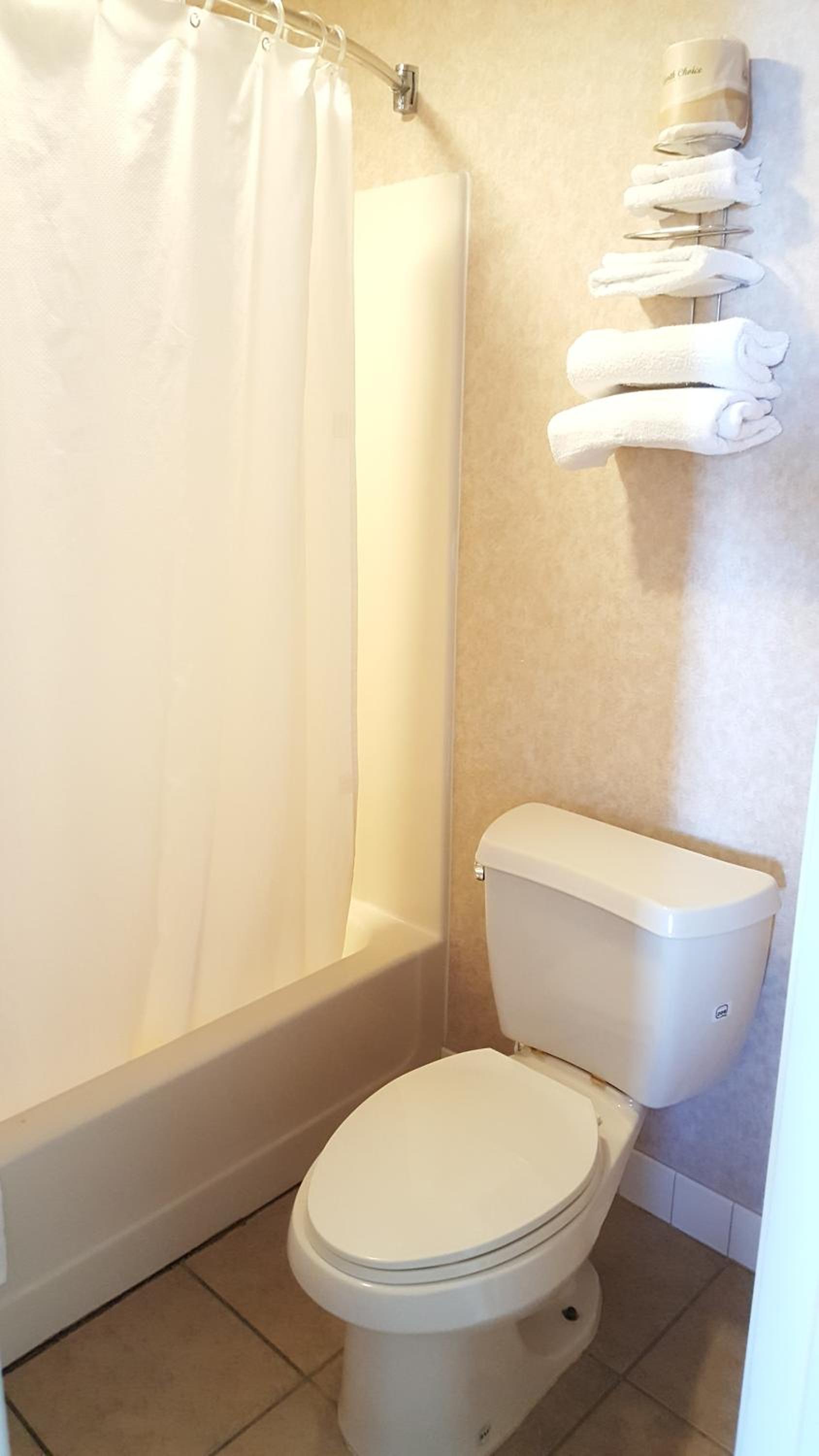 Atrium Inn & Suites photo 10