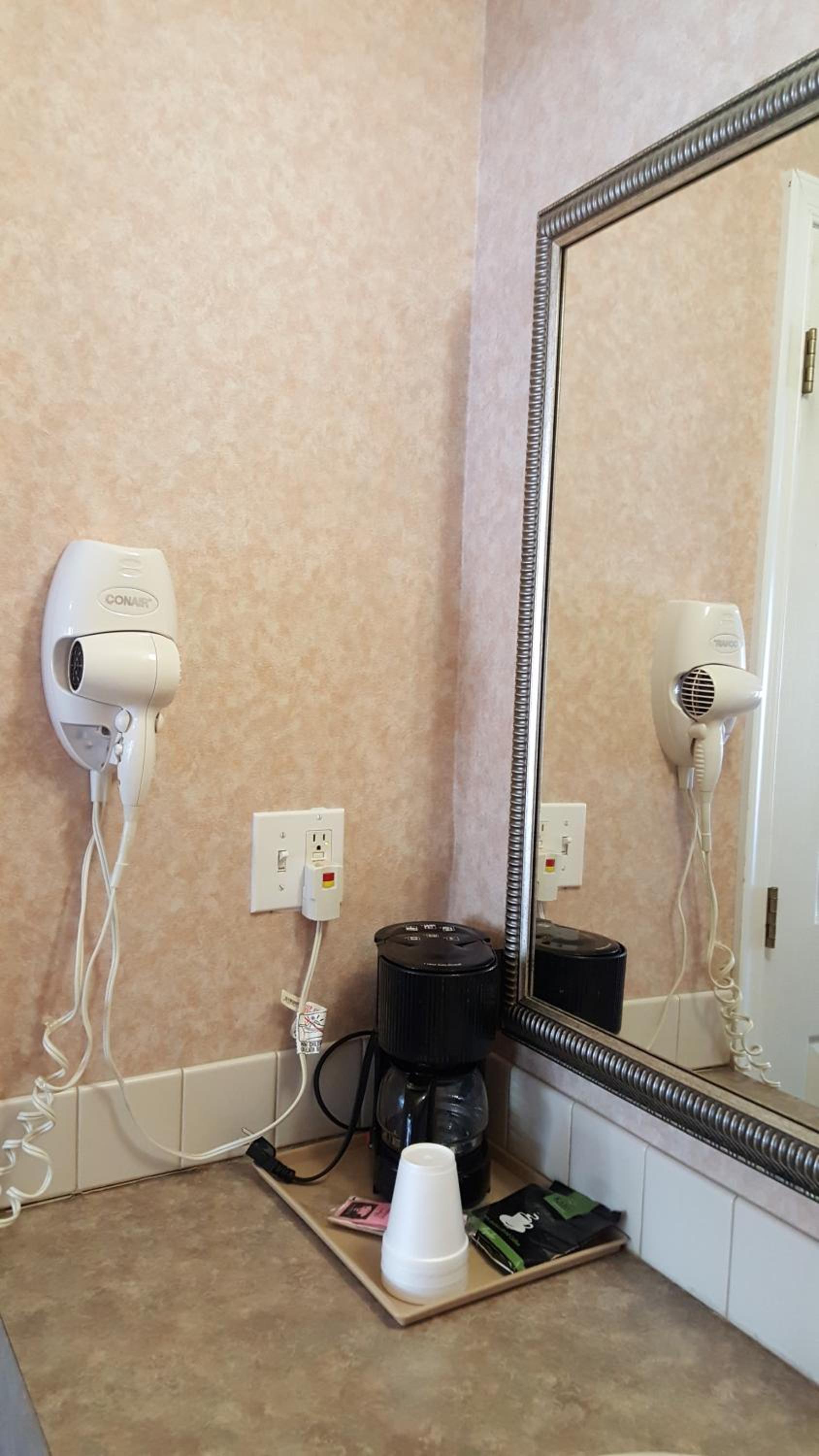 Atrium Inn & Suites photo 11