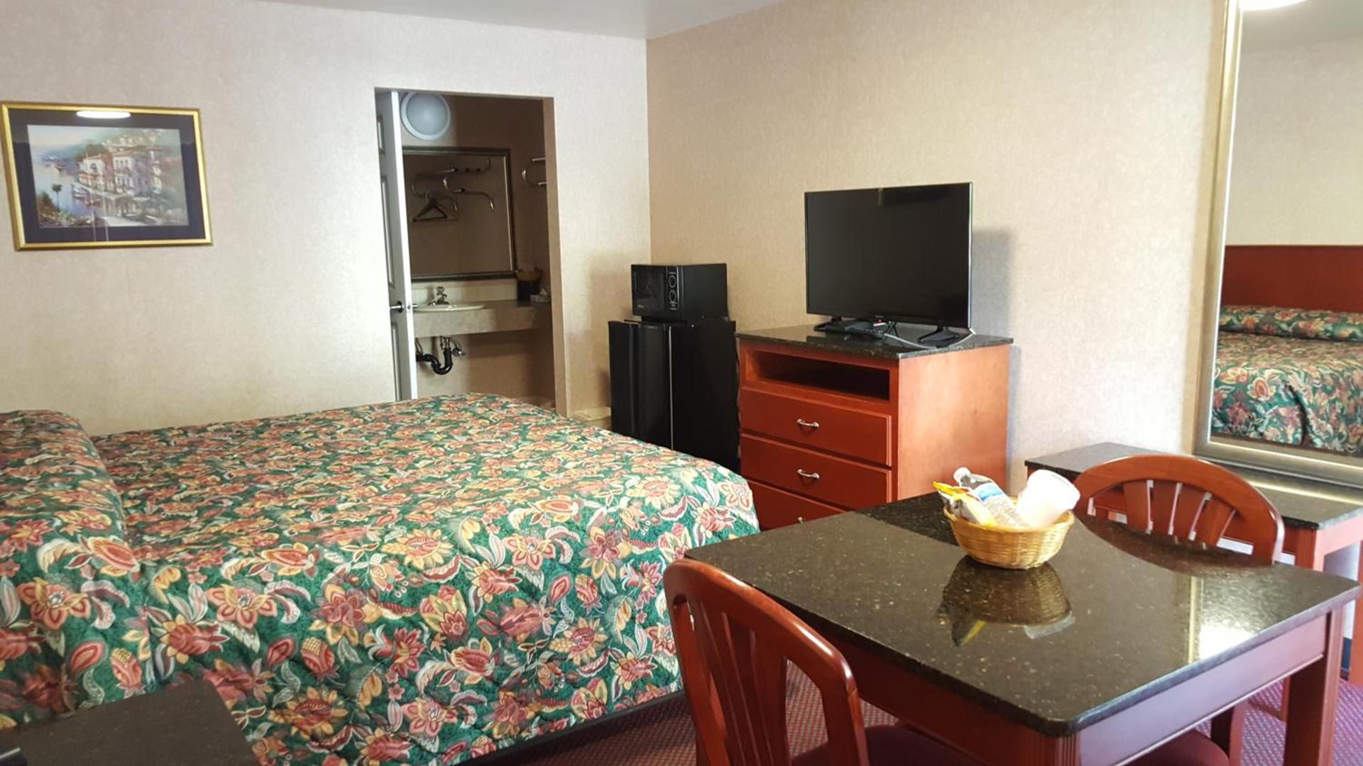 Atrium Inn & Suites photo 4