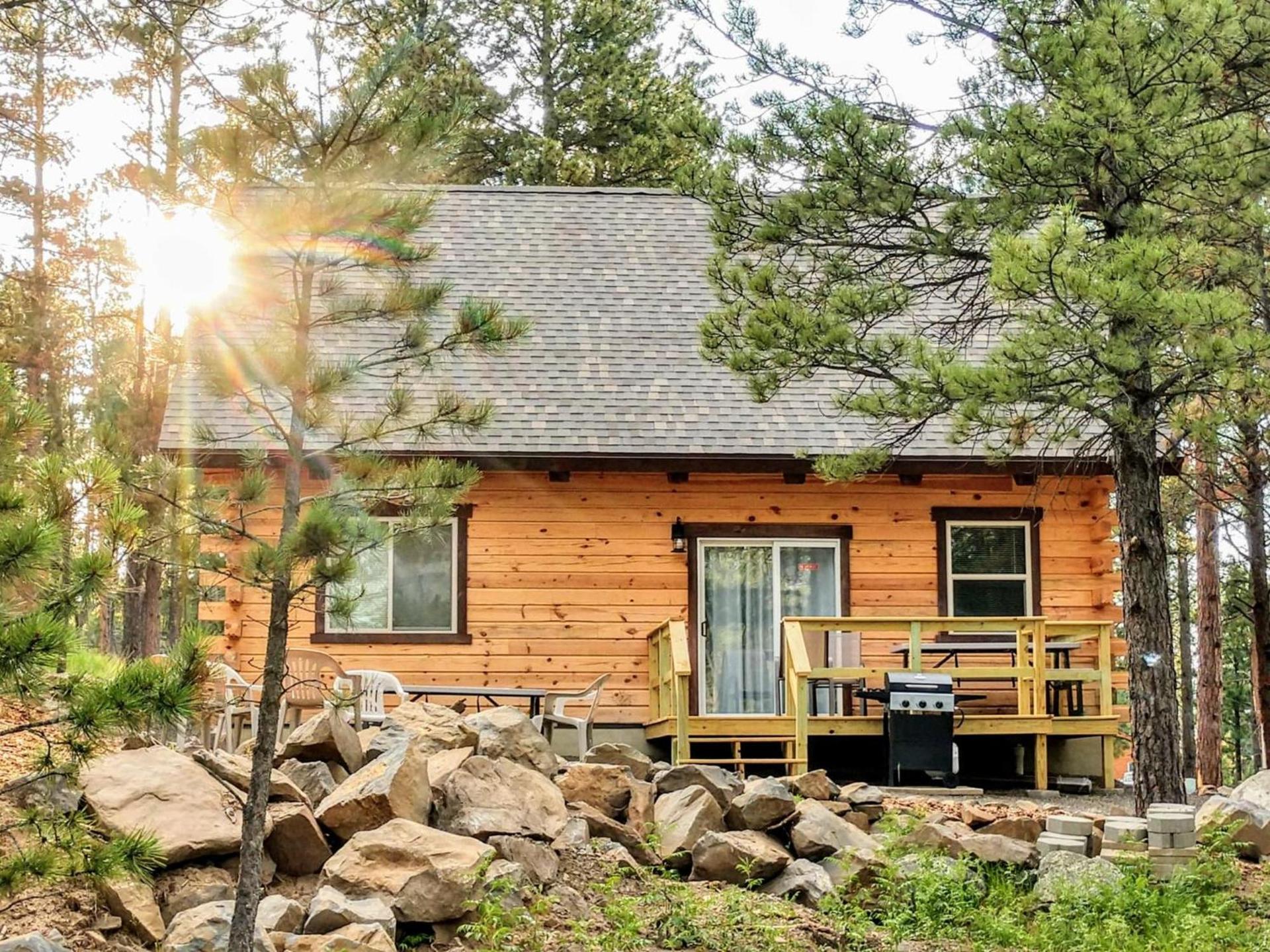 Freedom Ridge Cabins — hotel in Hill City