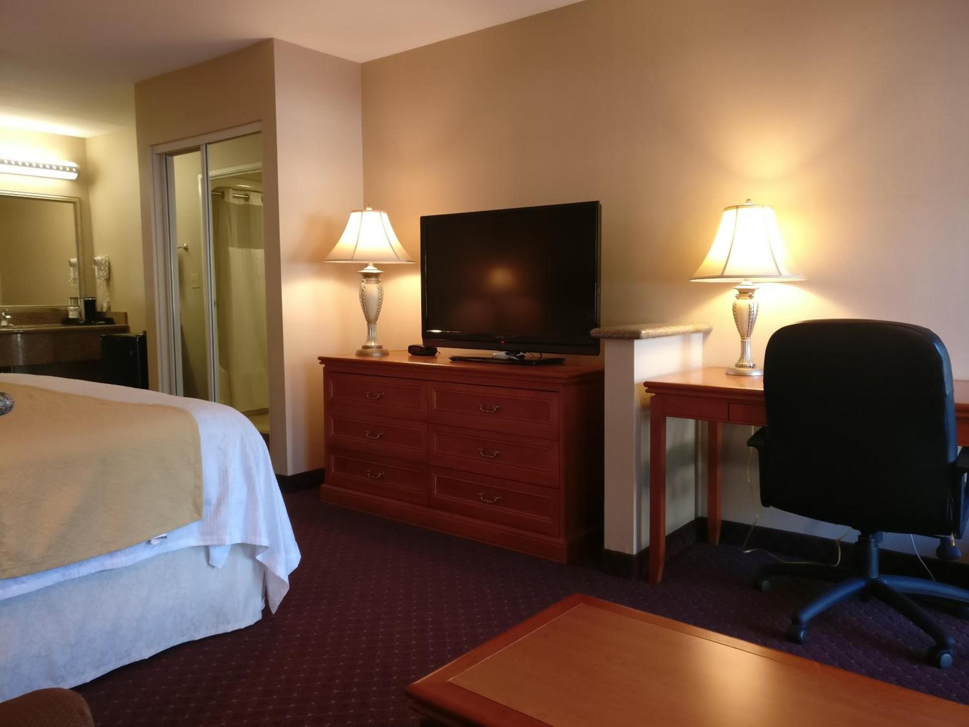 Burbank Inn and Suites photo 5