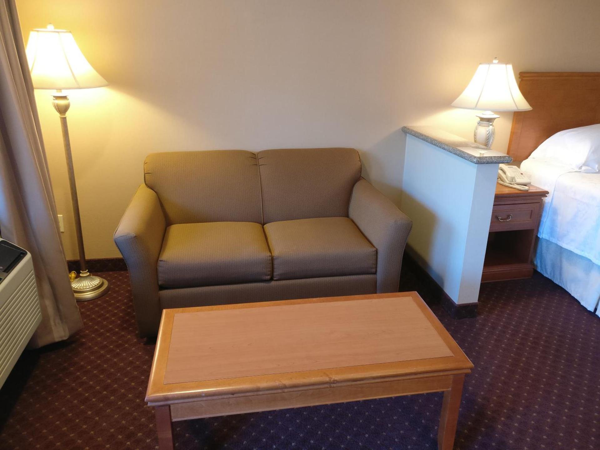 Burbank Inn and Suites photo 6