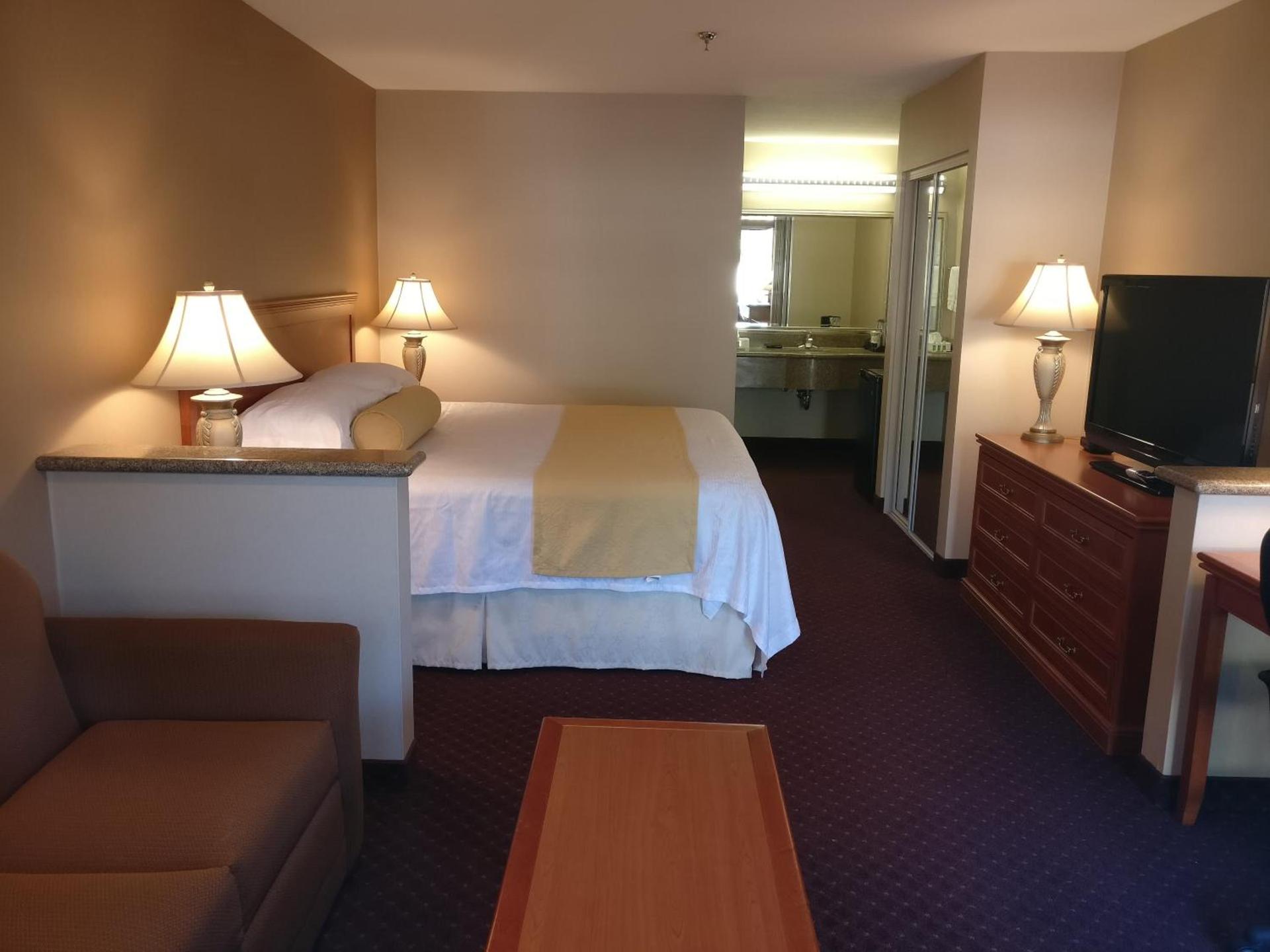 Burbank Inn and Suites photo 7