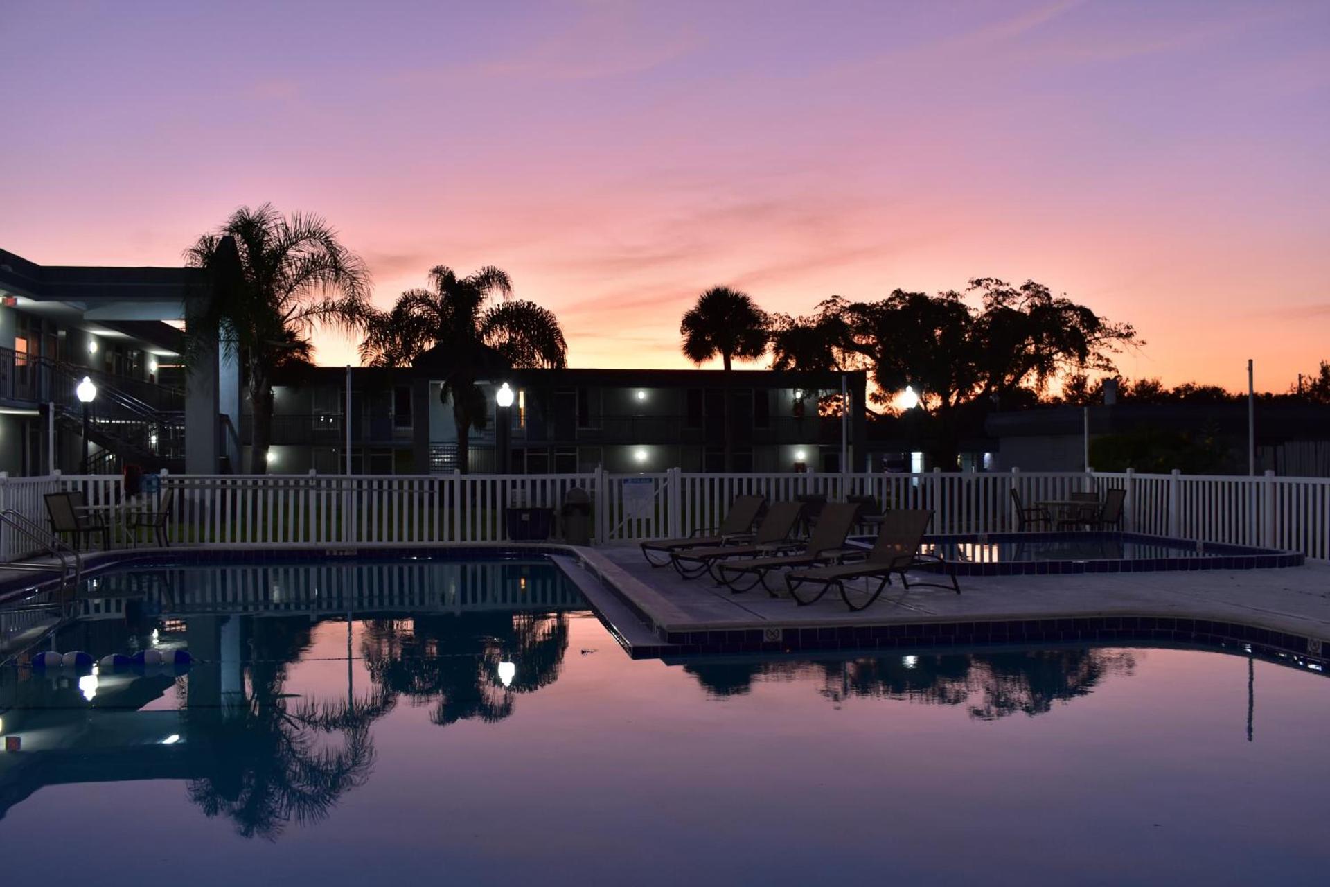 Super 8 by Wyndham Ocala I-75 photo 39