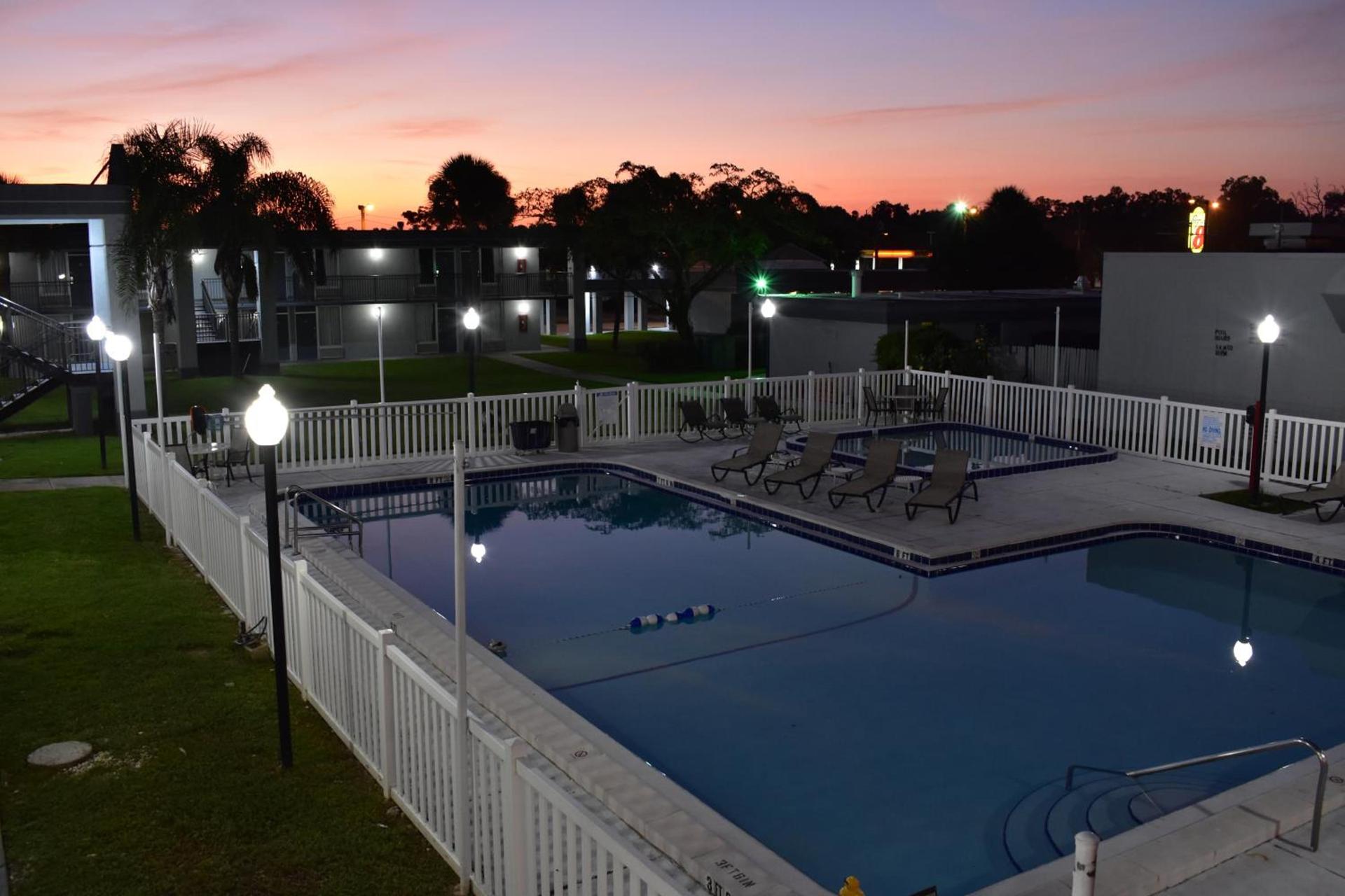 Super 8 by Wyndham Ocala I-75 photo 44