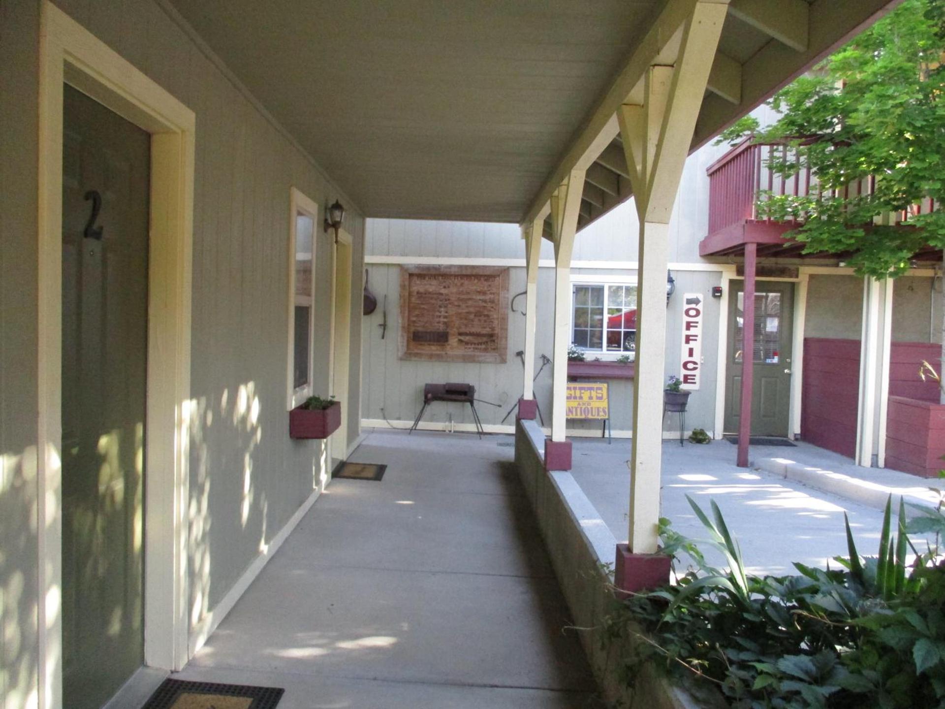Virginia City Inn photo 9