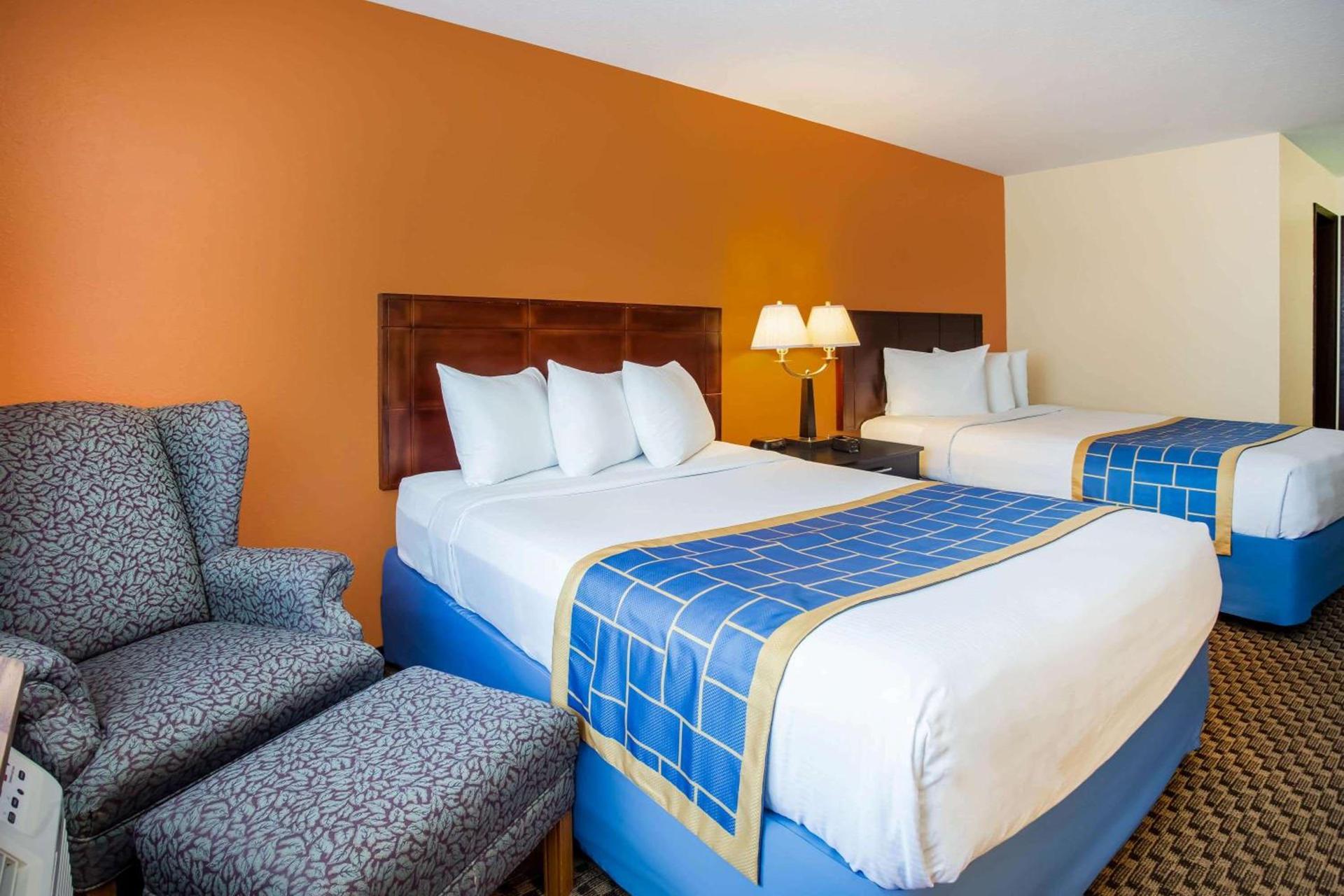 Days Inn & Suites by Wyndham Stevens Point photo 11