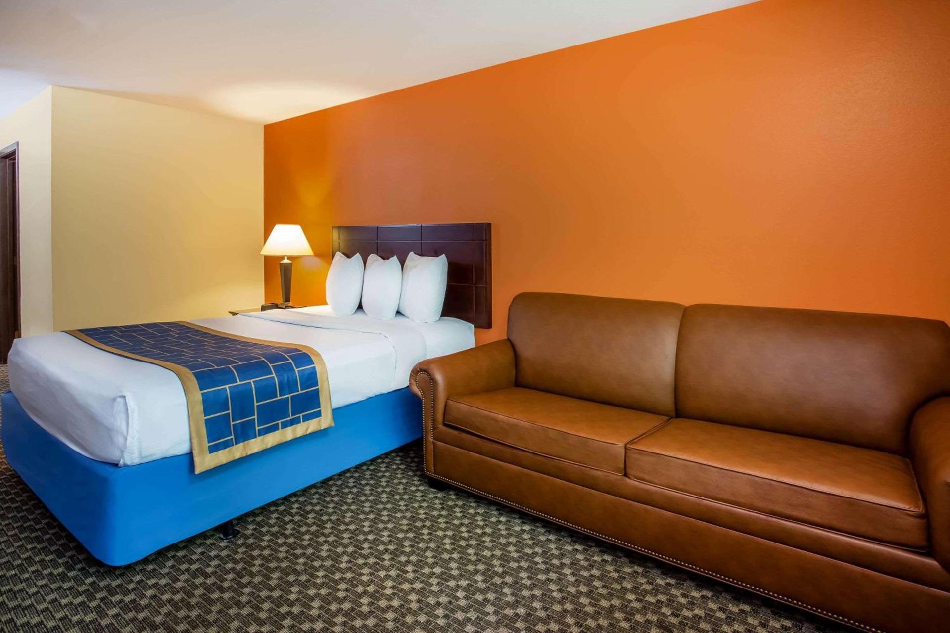 Days Inn & Suites by Wyndham Stevens Point photo 9