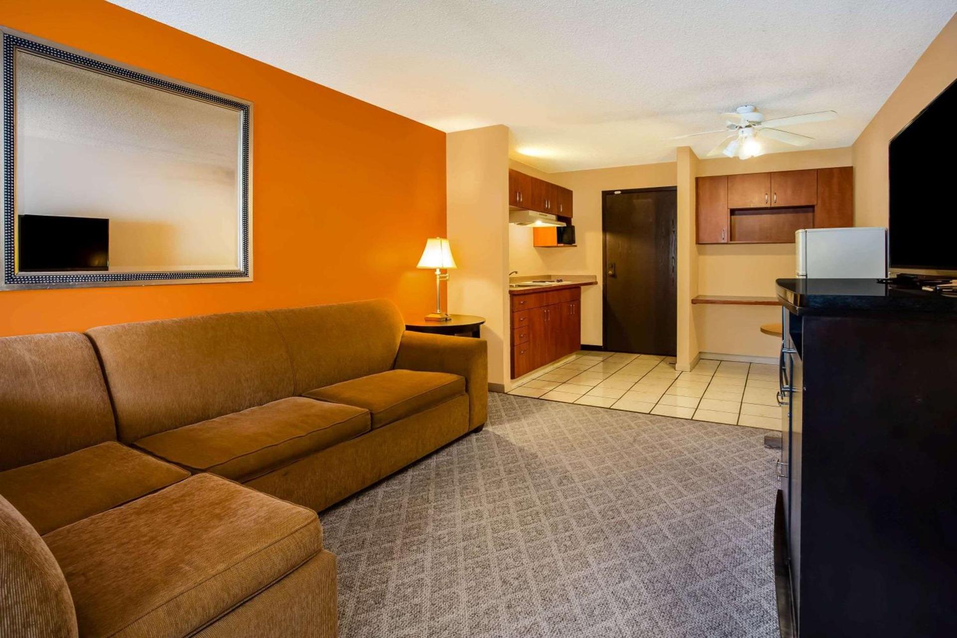 Days Inn & Suites by Wyndham Stevens Point photo 18