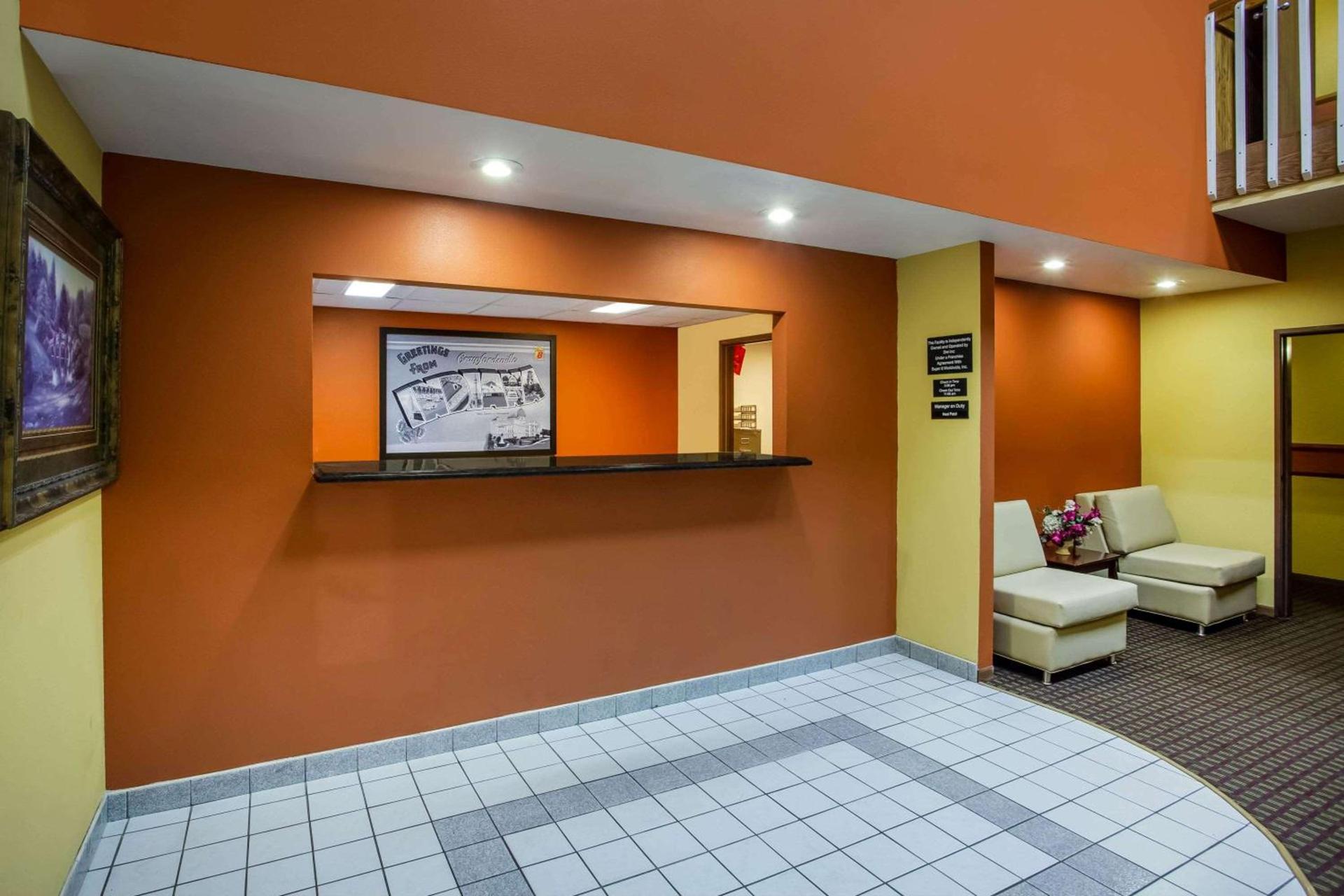 Super 8 by Wyndham Crawfordsville photo 2