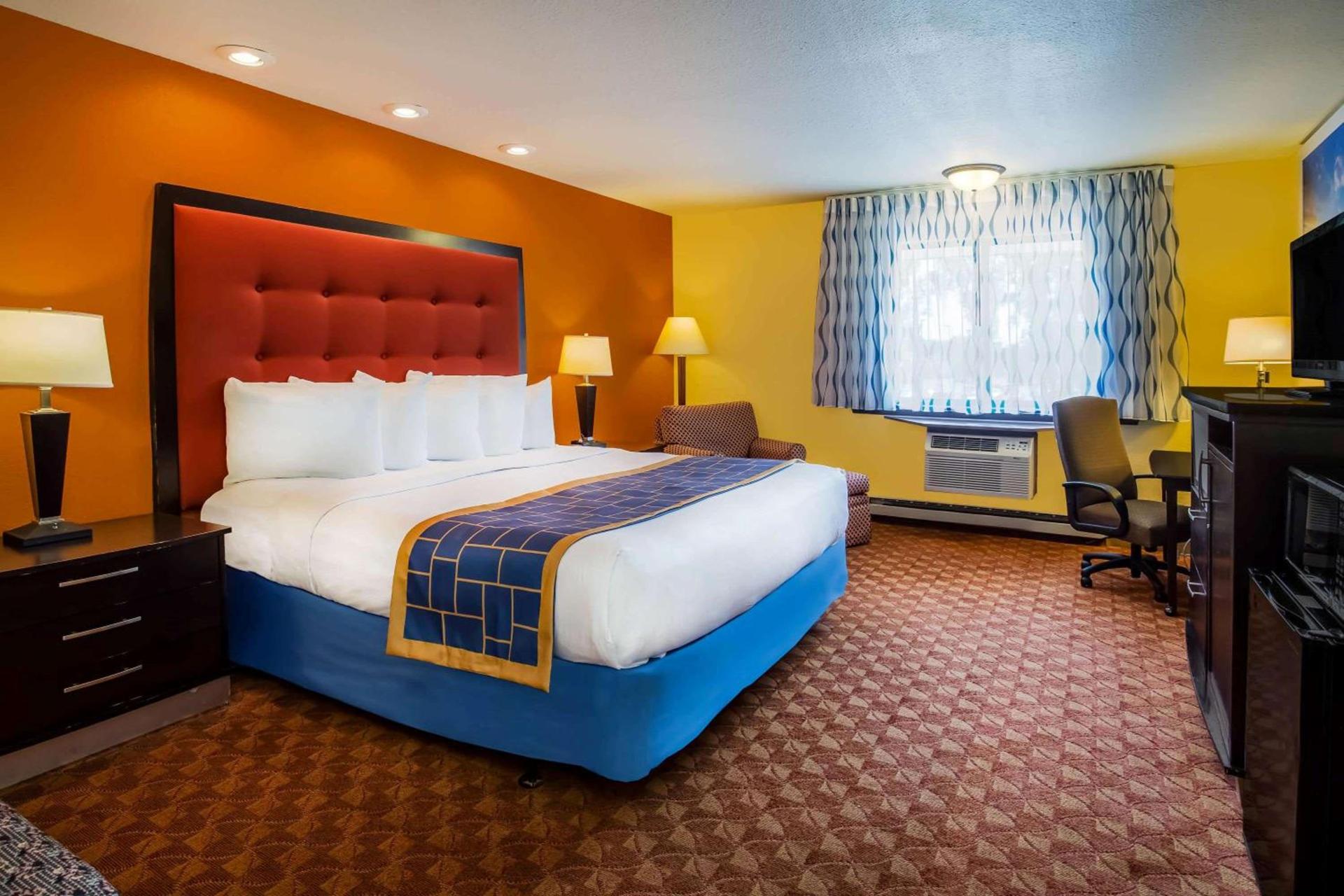 Days Inn & Suites by Wyndham Stevens Point photo 12