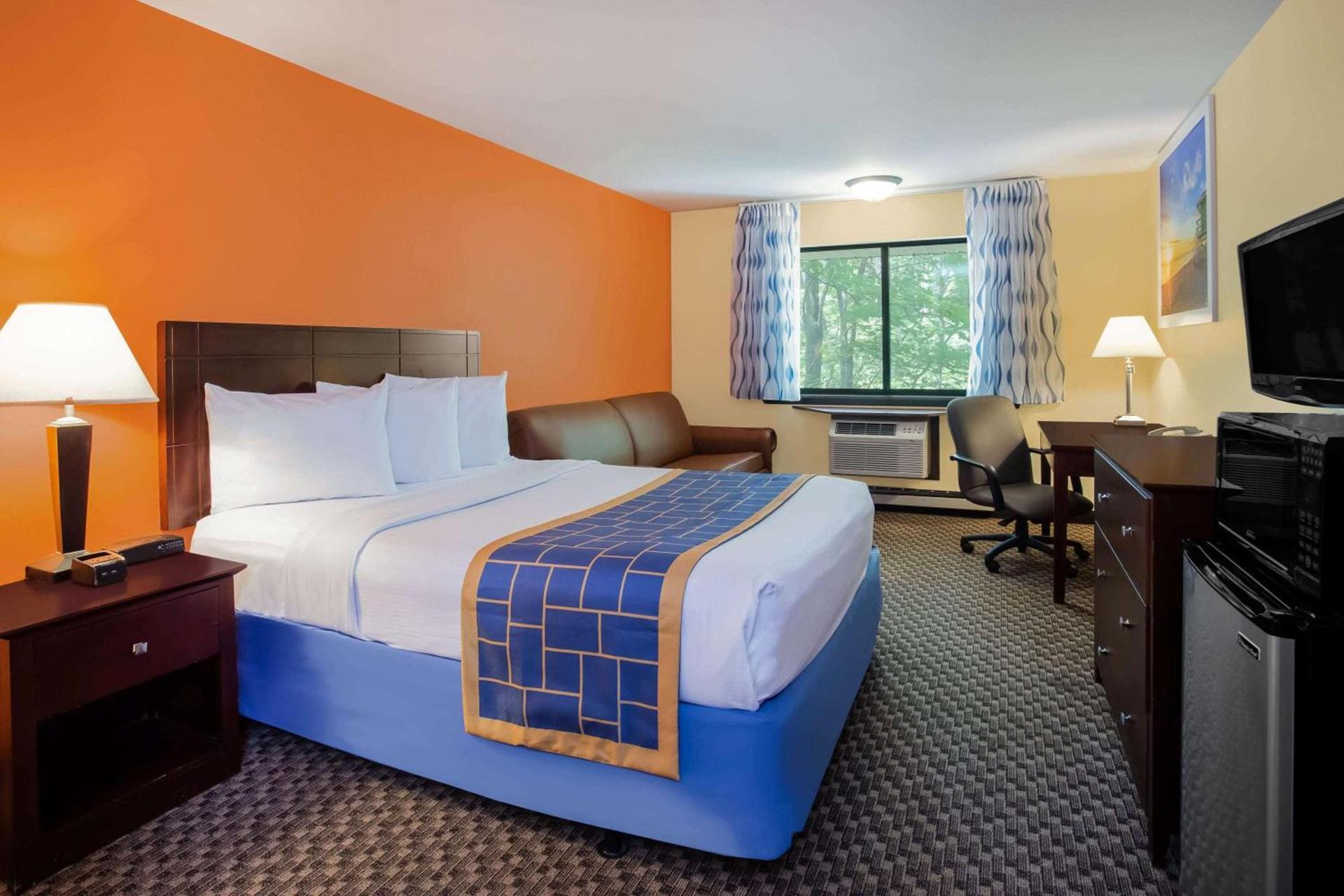 Days Inn & Suites by Wyndham Stevens Point photo 8