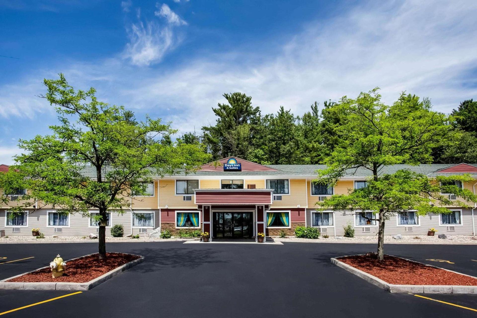 Days Inn & Suites by Wyndham Stevens Point photo 36