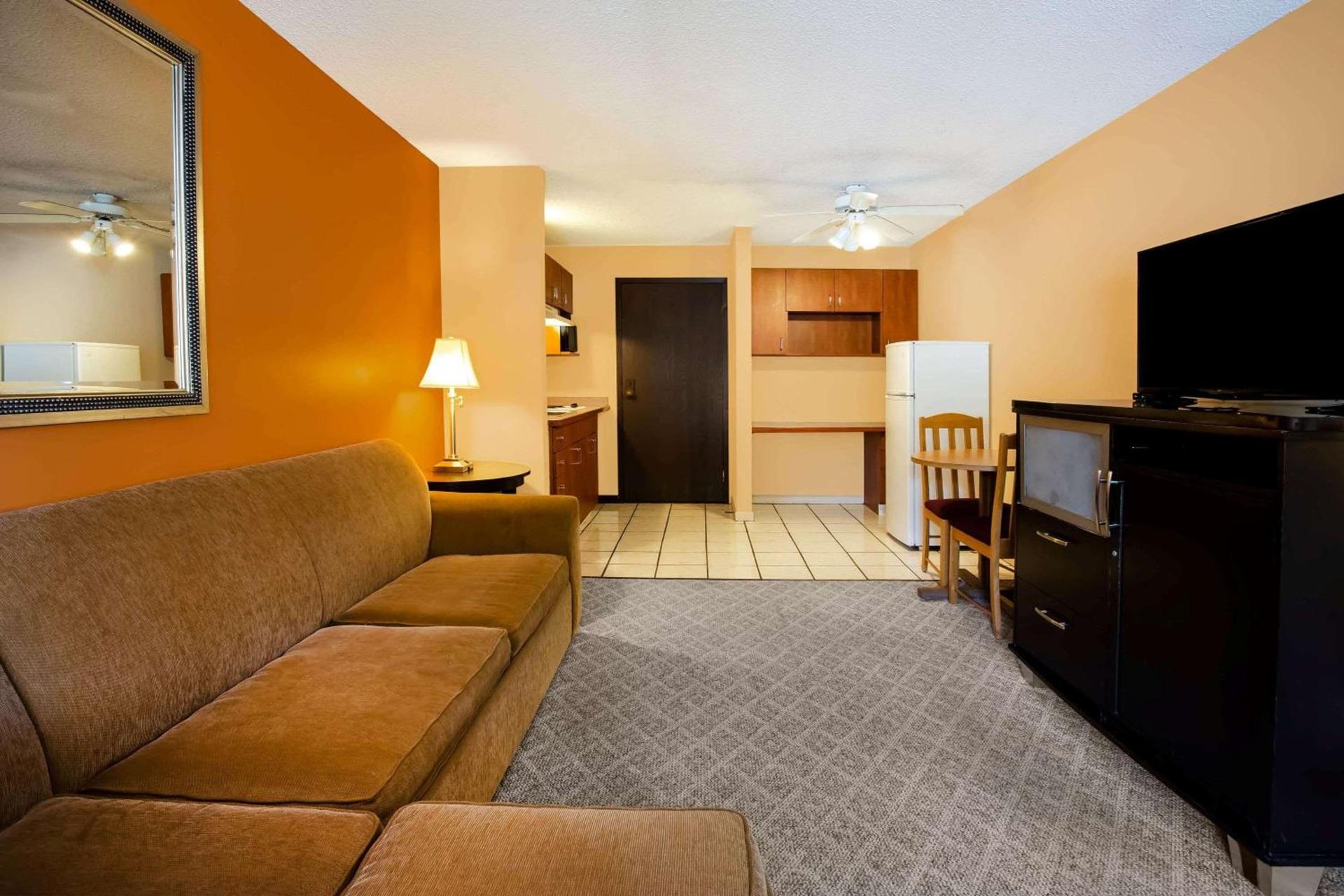 Days Inn & Suites by Wyndham Stevens Point photo 19