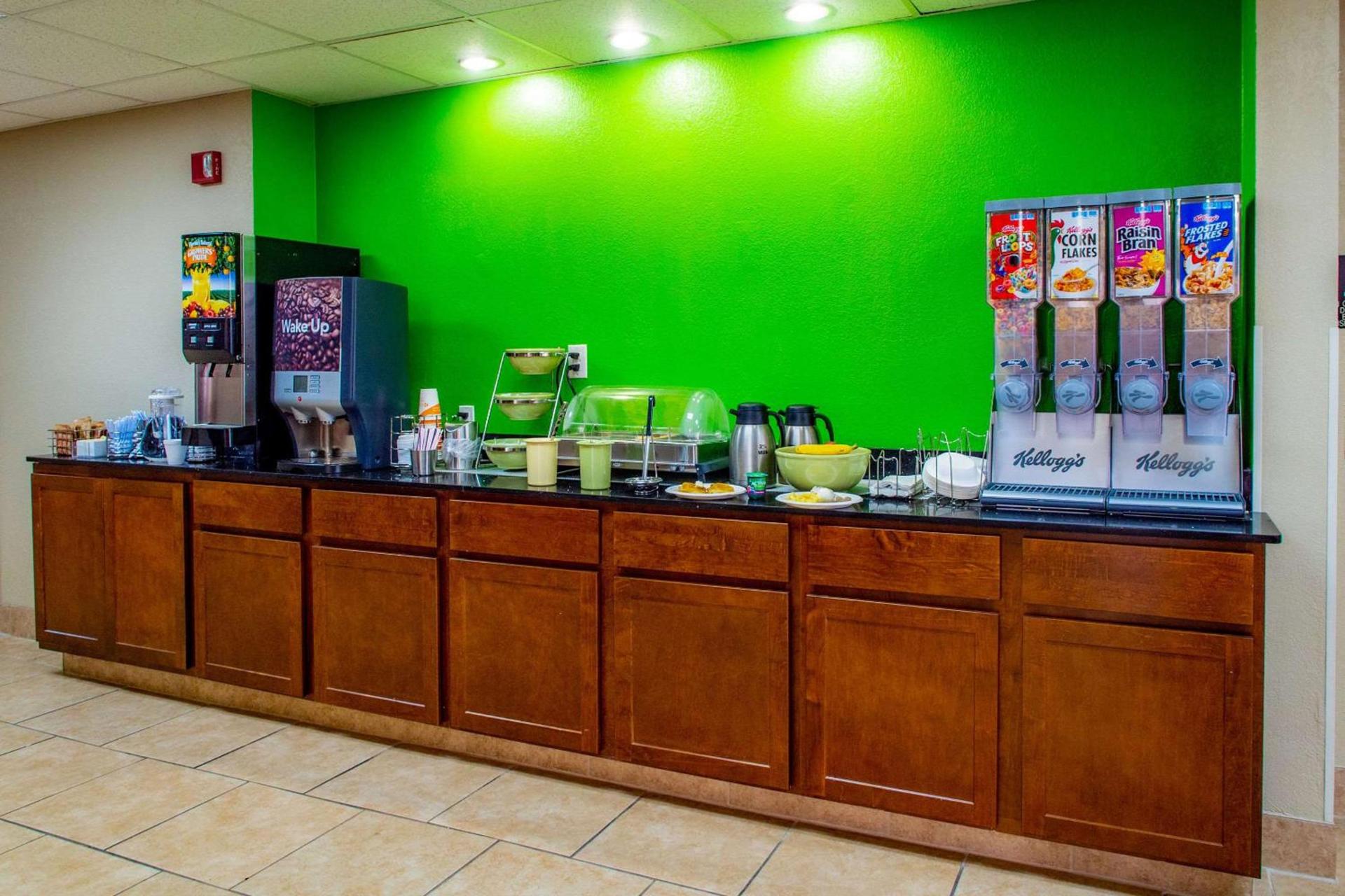 Quality Inn Moore - Oklahoma City photo 30