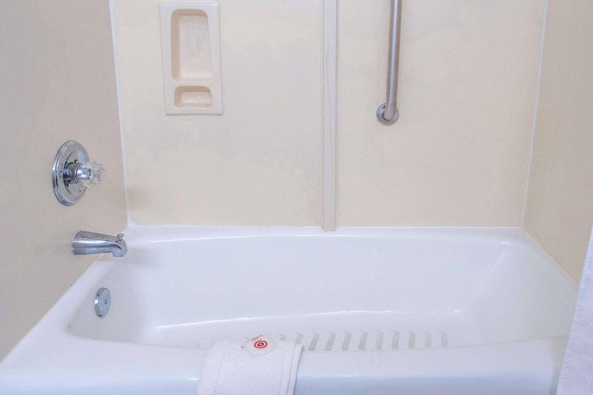 Quality Inn Moore - Oklahoma City photo 27