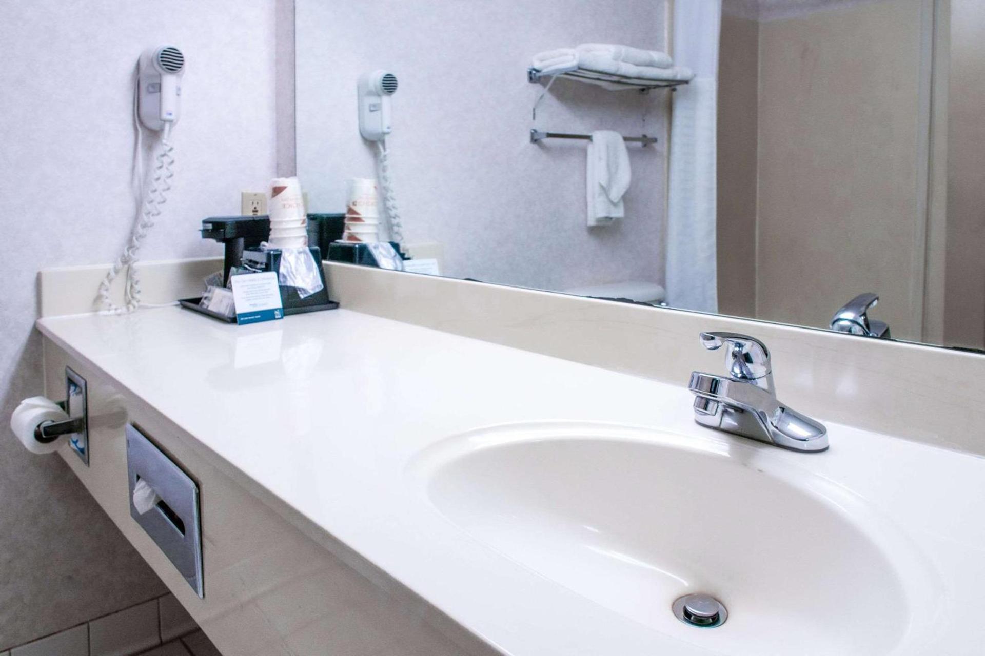 Quality Inn Moore - Oklahoma City photo 17