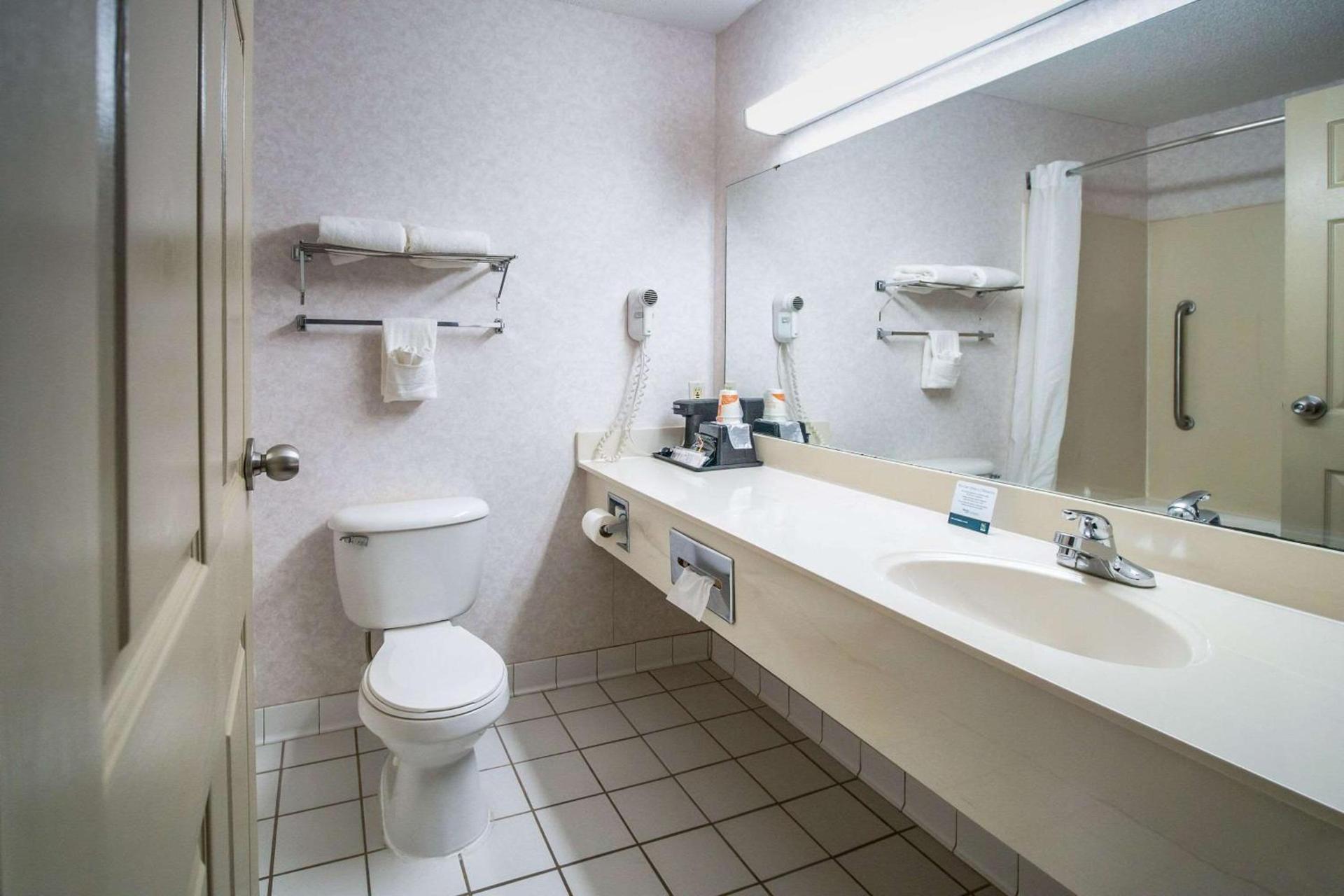 Quality Inn Moore - Oklahoma City photo 16