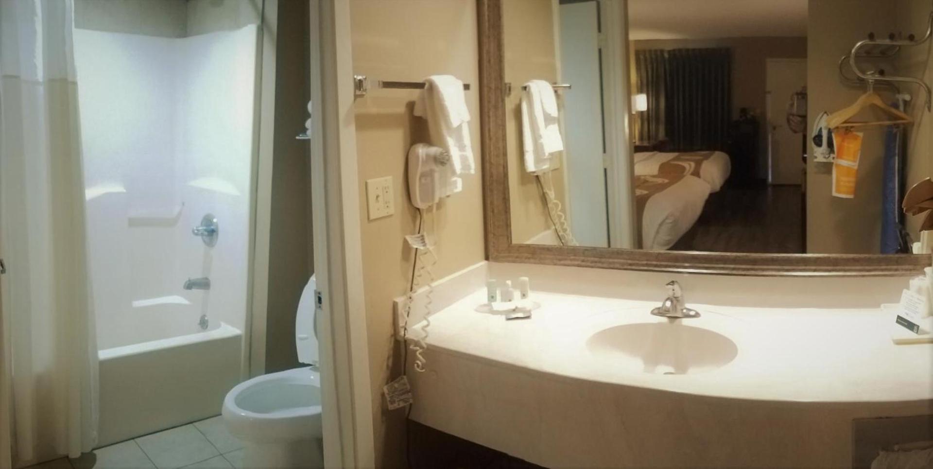 Quality Inn Alexandria photo 17