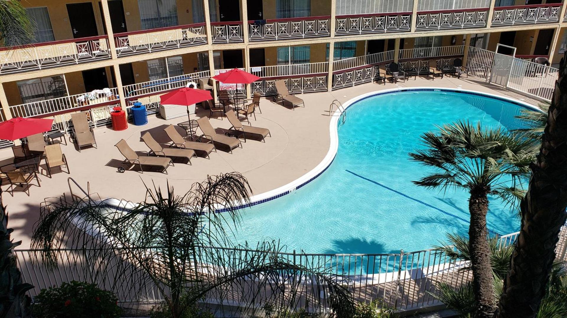 Ramada by Wyndham Burbank Airport photo 35