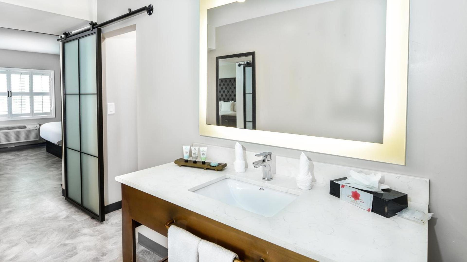 Hollywood Inn Suites Hotel photo 43