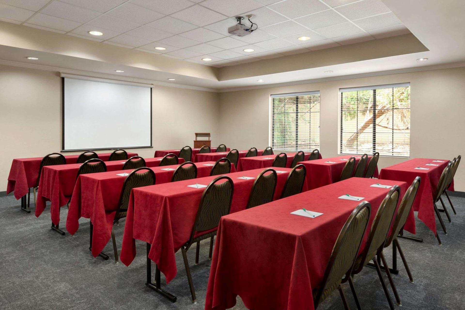 La Quinta by Wyndham Dublin photo 22