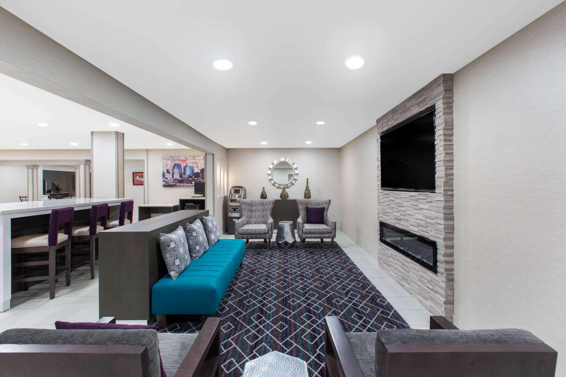 La Quinta by Wyndham Blue Springs photo 7