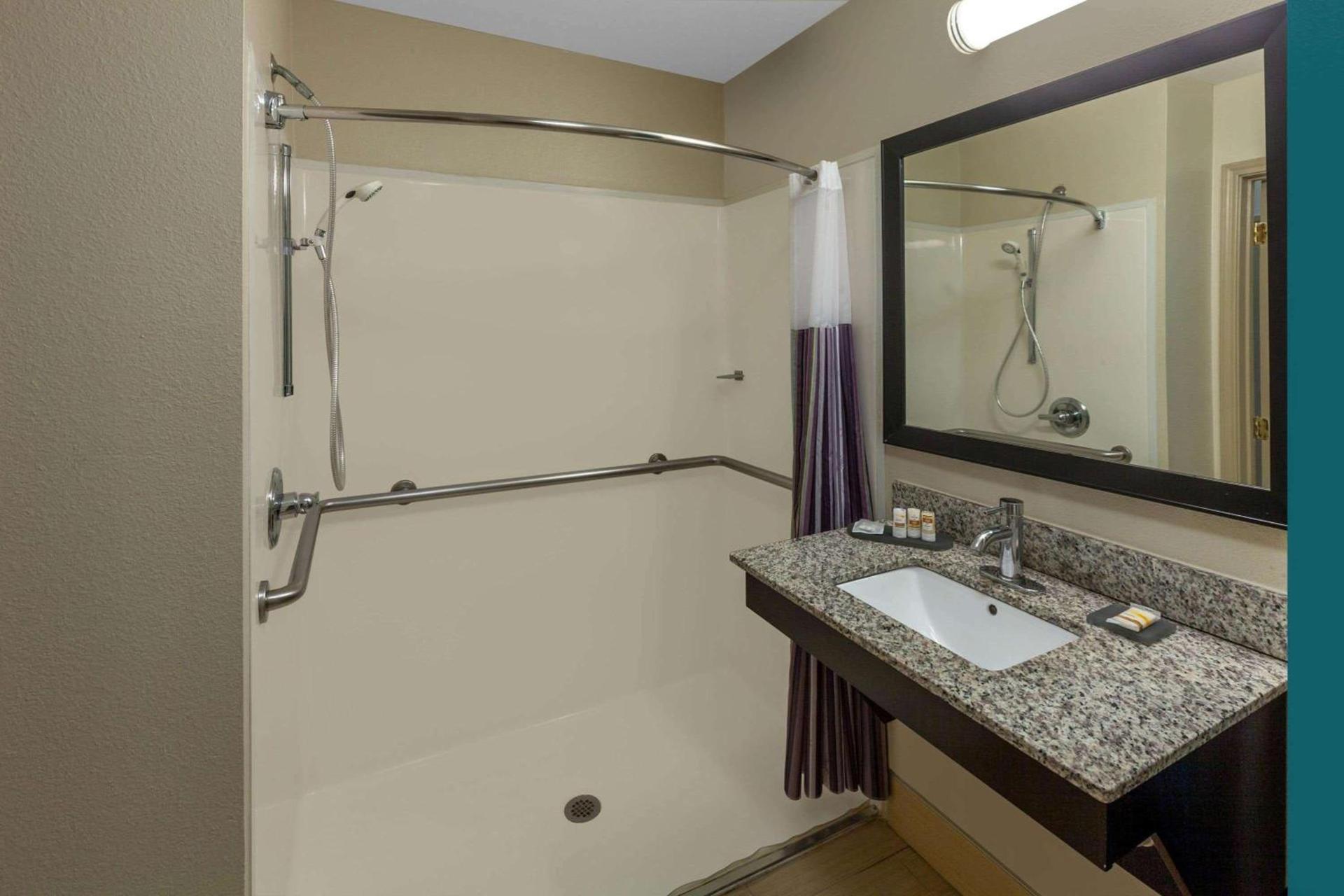La Quinta by Wyndham Midland North photo 22